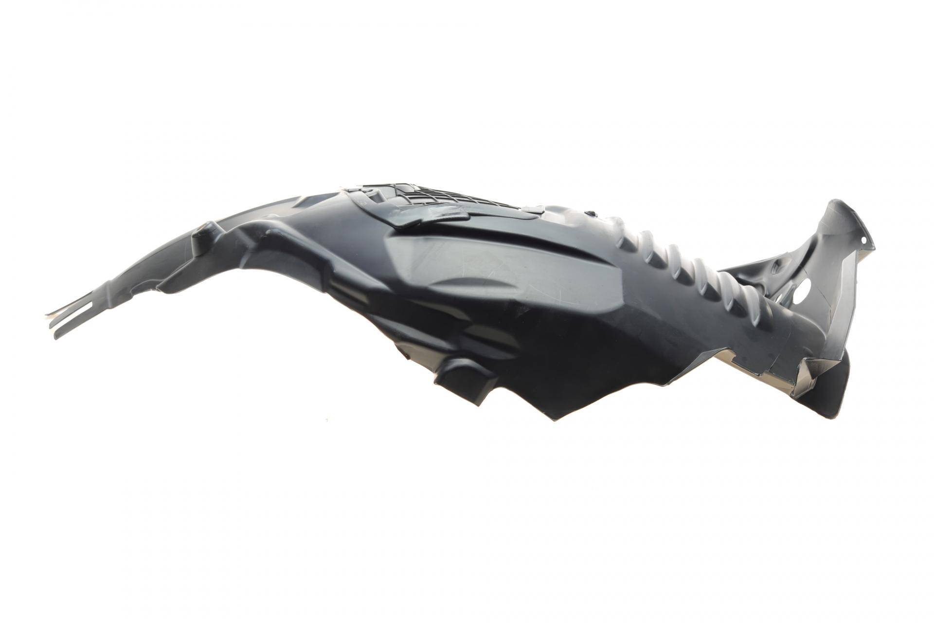 Підкрилок (передній) MB C-class (W205) 14- (L)