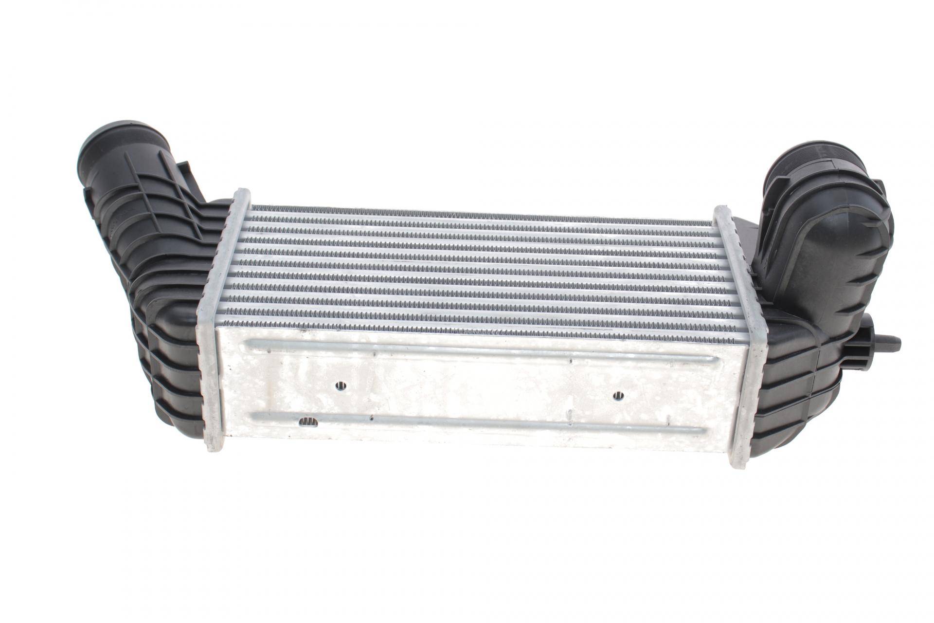 Радіатор інтеркулера Citroen C4/Peugeot 3008/5008 2.0 HDi 09-