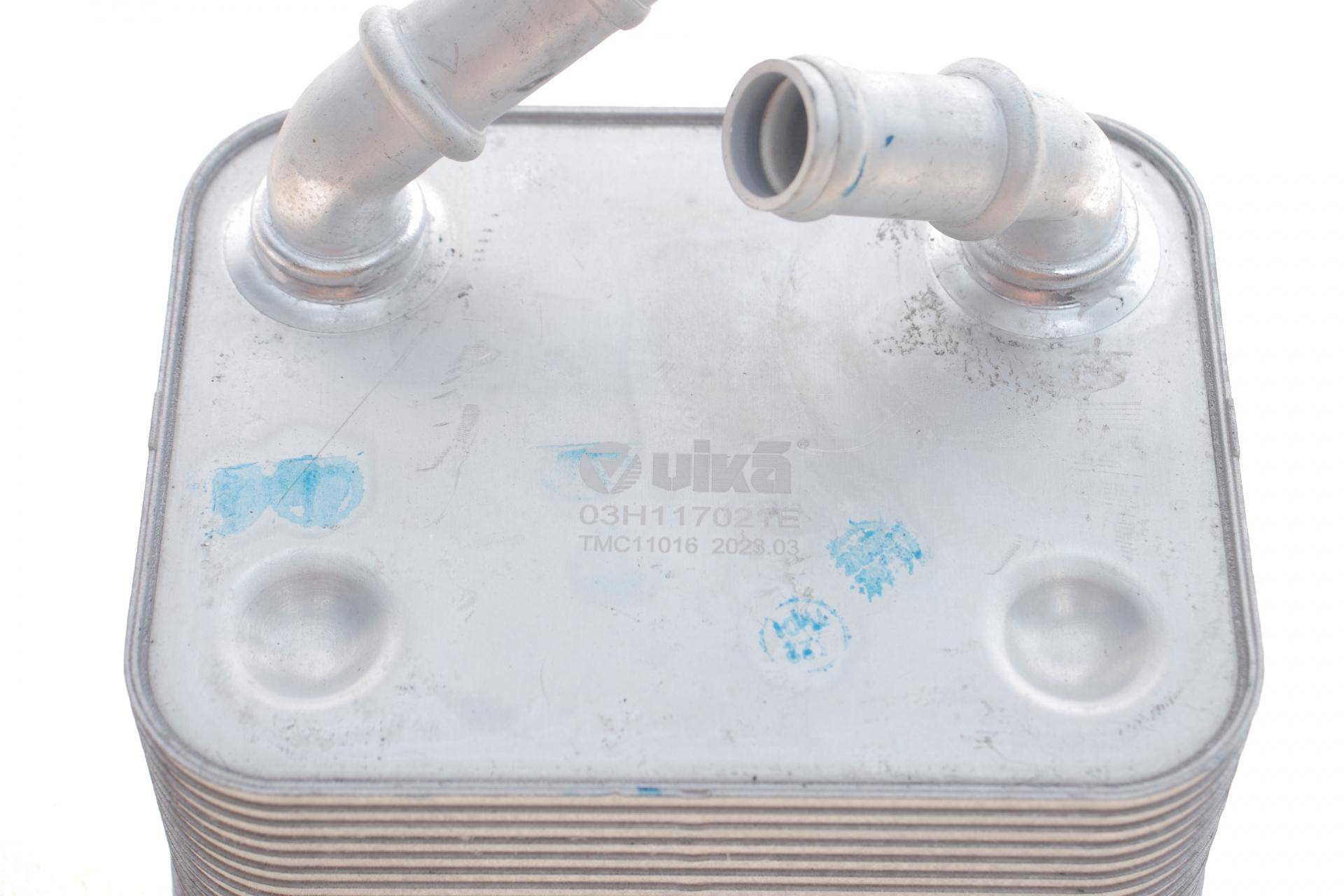 Радіатор масляний Skoda Superb/VW Passat/Touareg 3.6 FSI 08-18 (теплообмінник)