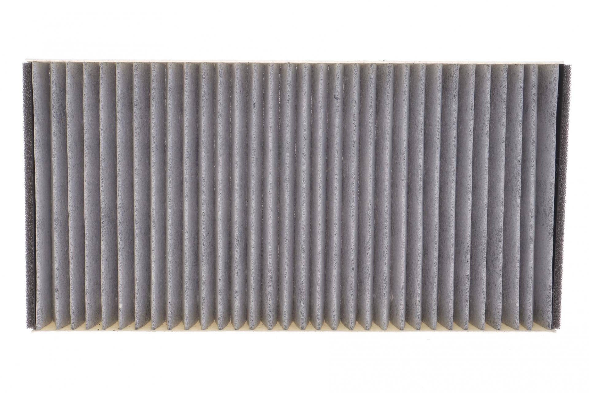 Фільтр салону BMW 7 (E65/66/67) 01-08 (вугільний)