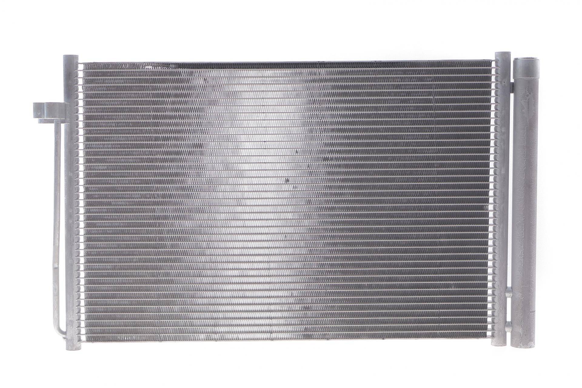 Радіатор кондиціонера BMW 5 (E60/E61)/6 (E63)/7 (E65/E66//E67) 2.0-6.0 01-10(незначне пошкодження)