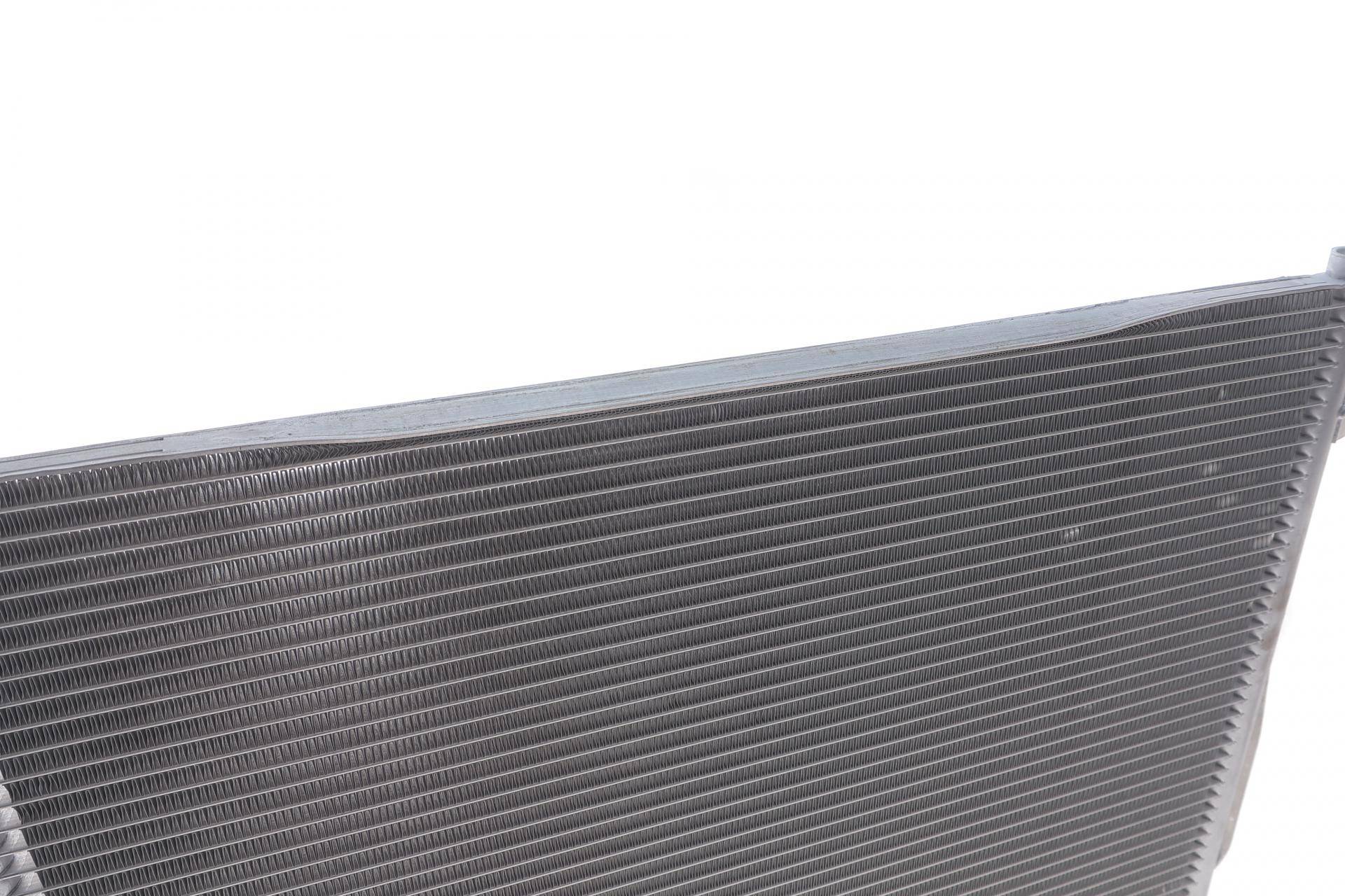 Радіатор кондиціонера BMW 5 (E60/E61)/6 (E63)/7 (E65/E66//E67) 2.0-6.0 01-10(незначне пошкодження)