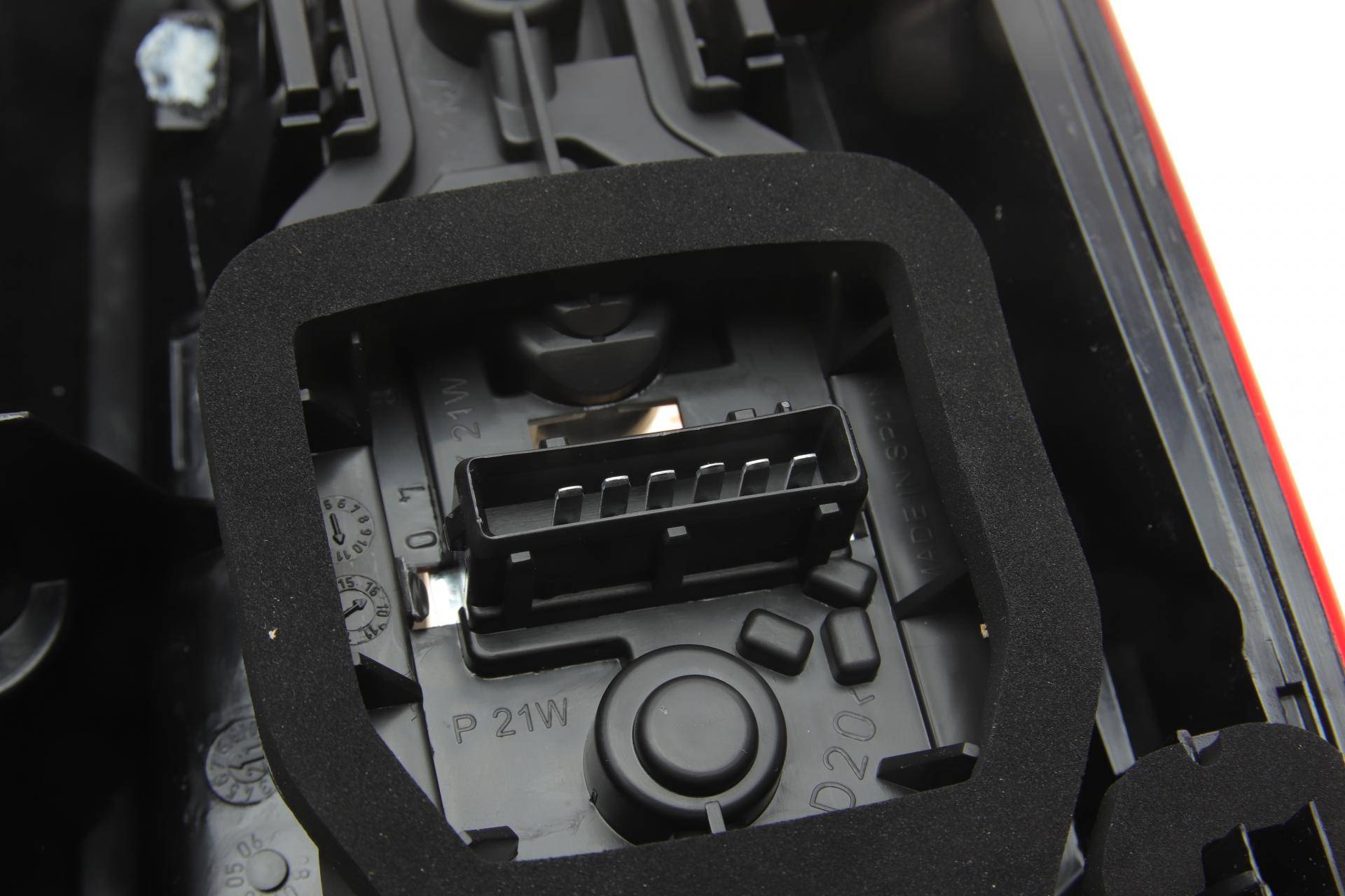 Ліхтар задній Citroen Berlingo/Peugeot Partner 96-11 (L)