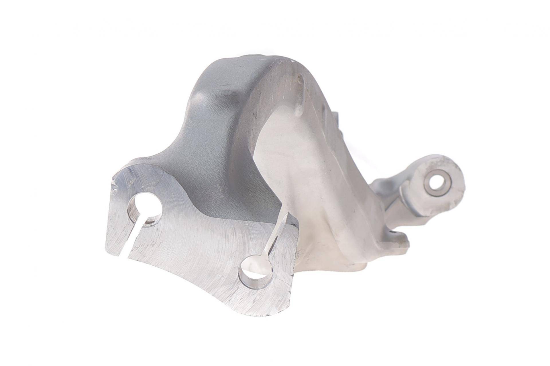 Кулак поворотний (цапфа) Audi A4/Q5 2.0/3.0 TDI 08-17 (R) (передня)