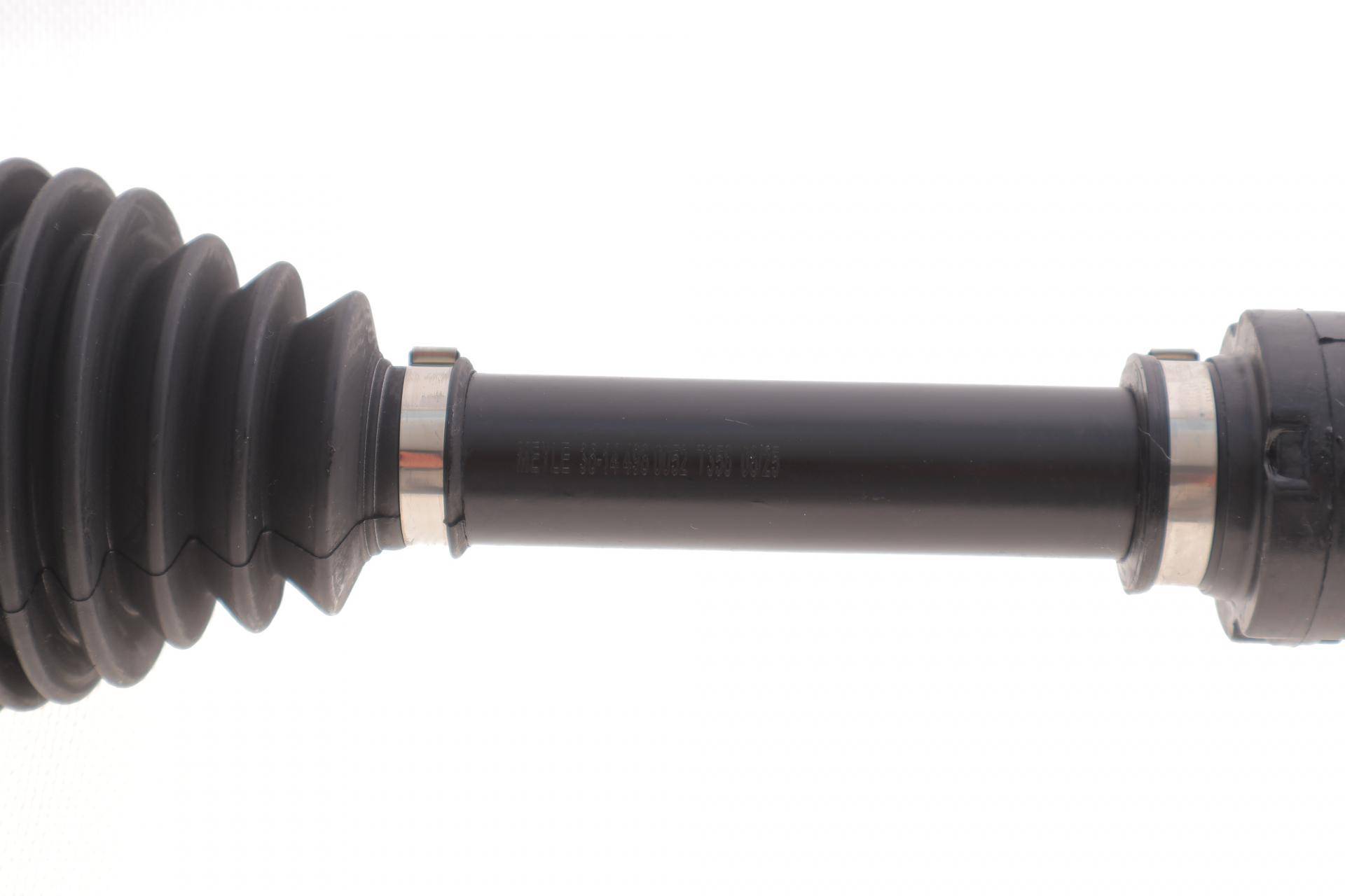 Піввісь (передня) (L) Nissan Juke 1.6 10-19 (29z/24z/692mm)