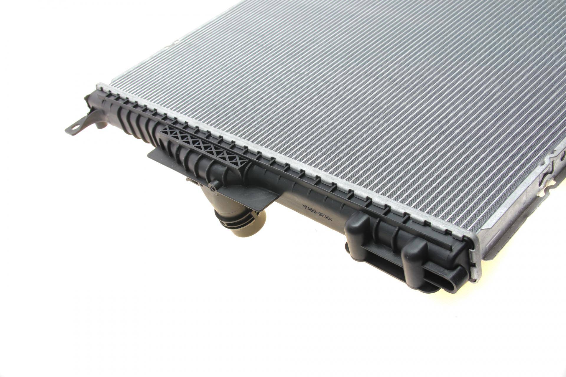 Радіатор охолодження BMW 3 (F30/F80) 15-18 B46/B48/B58