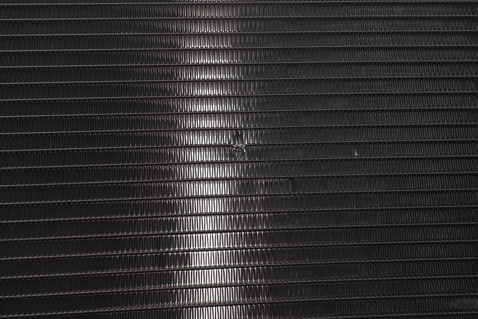 Радіатор кондиціонера Nissan Qashqai 2.0dCi 07-13(незначне пошкодження)