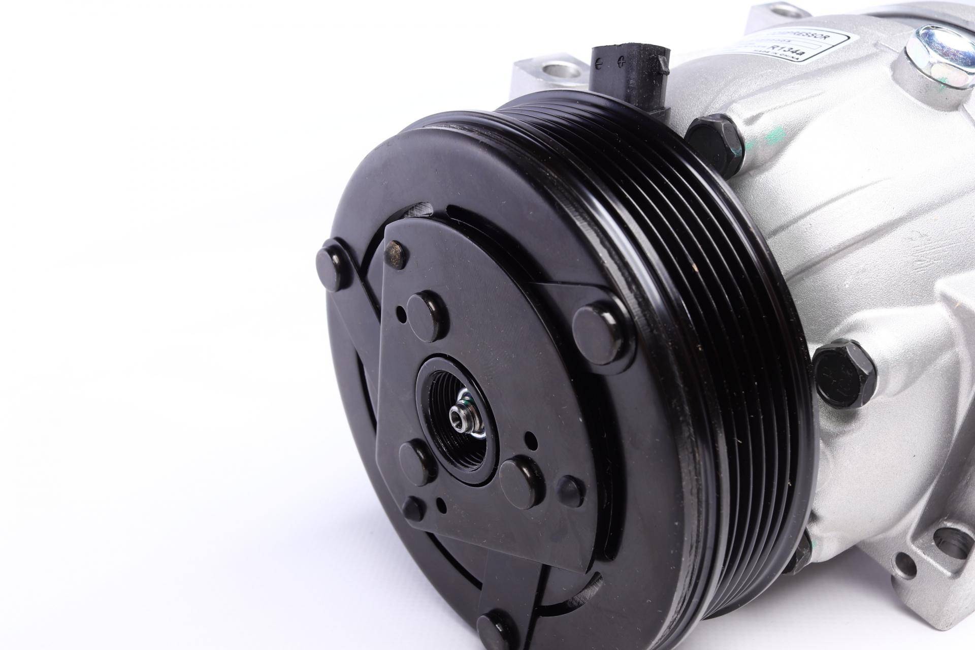 Компресор кондиціонера Renault Master II/Trafic II/Opel Movano/Vivaro 1.9-2.5DTI 00-