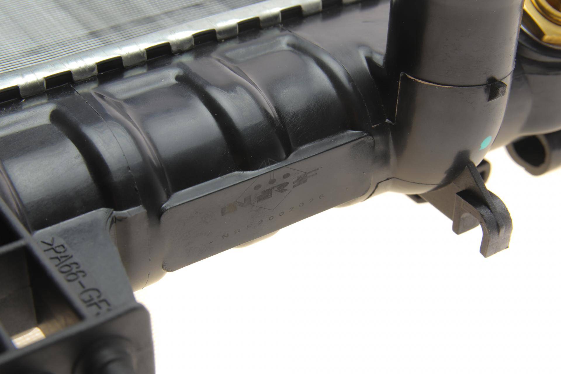 Радіатор охолодження Opel Astra G/Zafira A 1.6-2.2D 98-05 (Економ-клас)(пошкоджений штуцер)