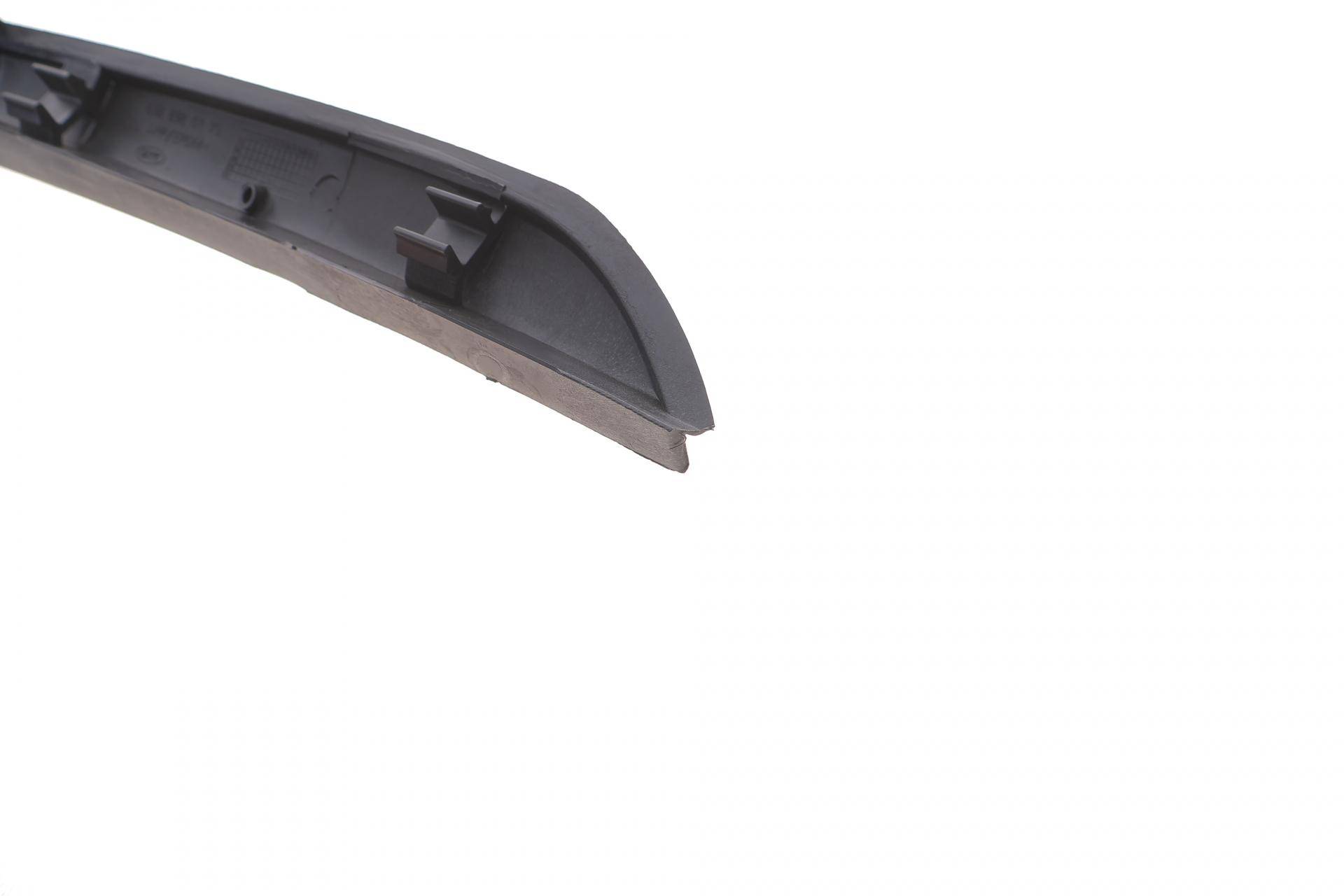 Накладка скла лобового MB Vito (W638) 96-03 (R)(незначне пошкодження)