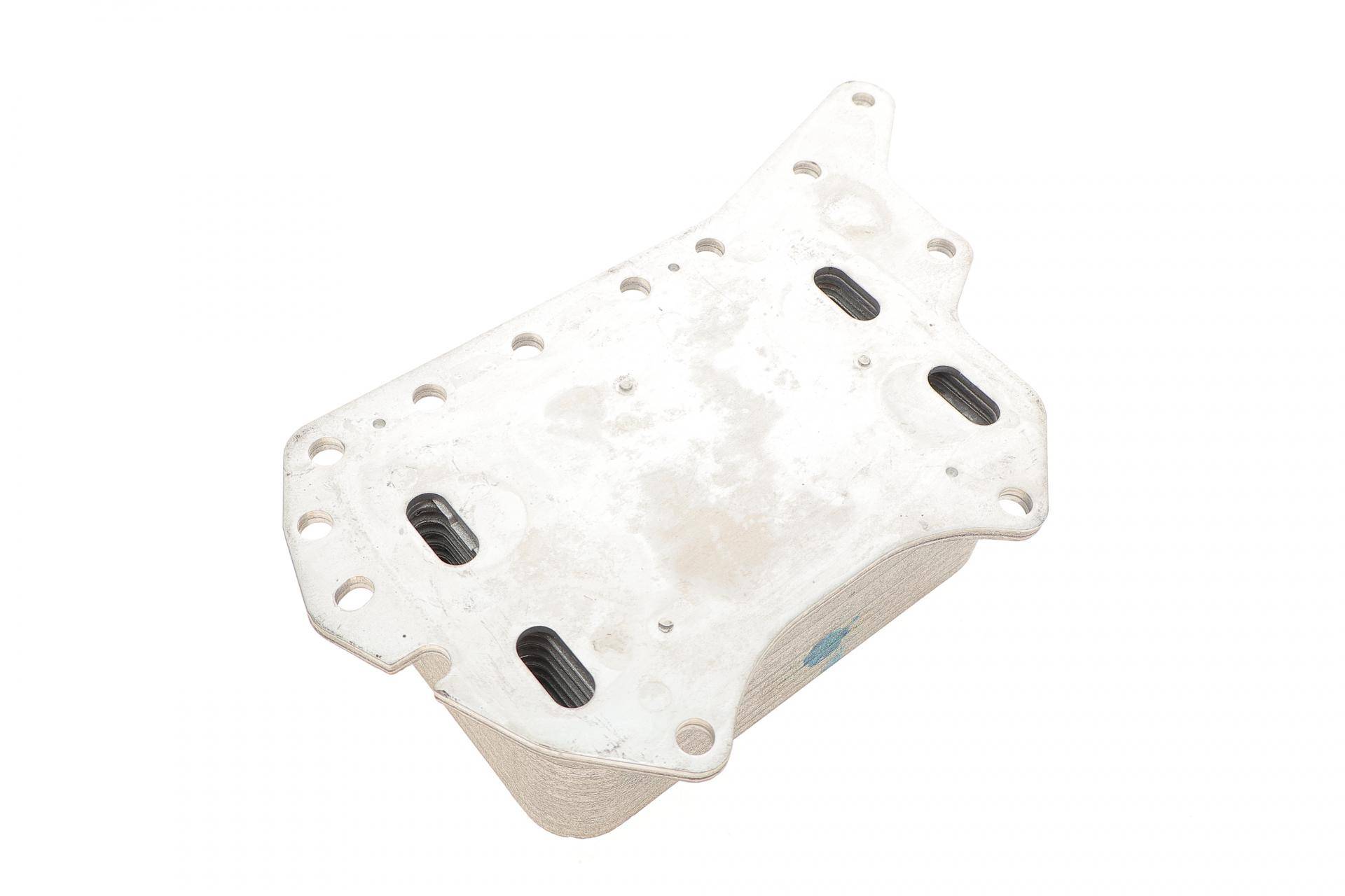 Радіатор масляний MB Vito/Opel Vivaro/Renault Trafic 1.6 CDTI/dCi 14- (теплообмінник)(без прокладок)