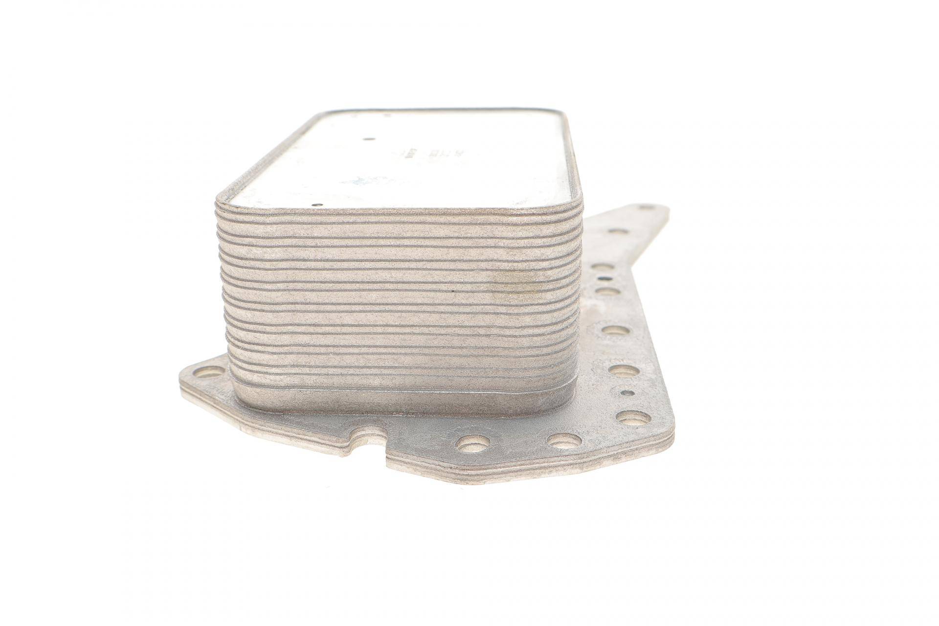 Радіатор масляний MB Vito/Opel Vivaro/Renault Trafic 1.6 CDTI/dCi 14- (теплообмінник)(без прокладок)