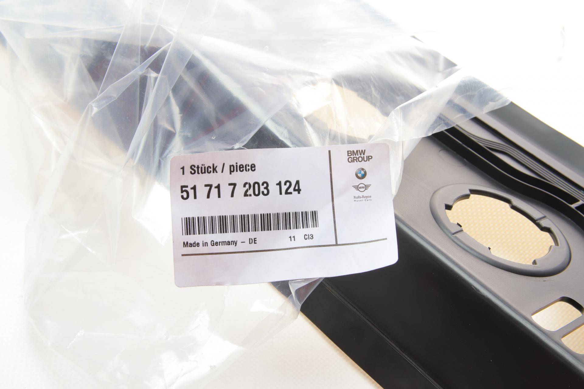 Планка під скло лобове BMW 5 (F10/F11) 09-16