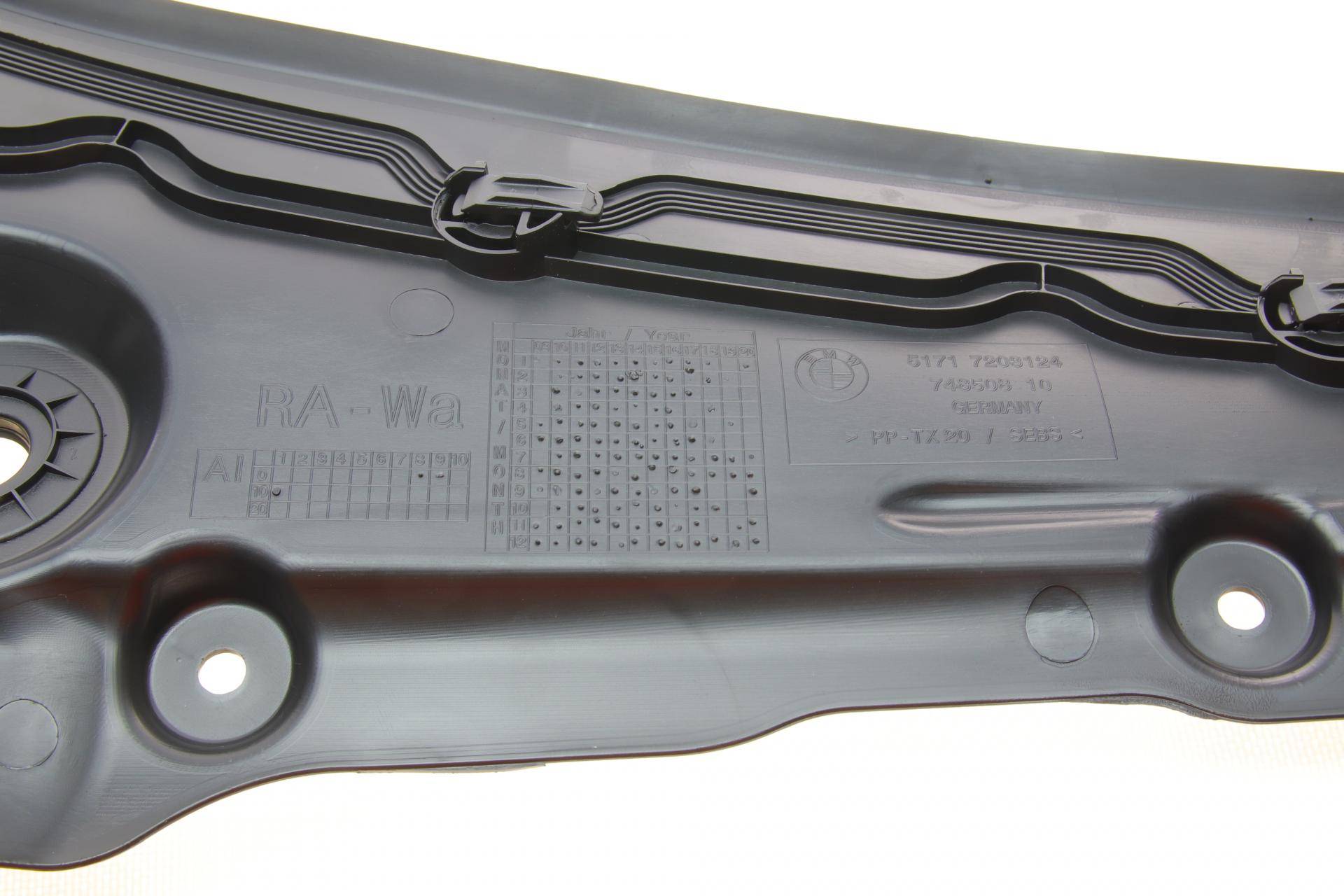 Планка під скло лобове BMW 5 (F10/F11) 09-16