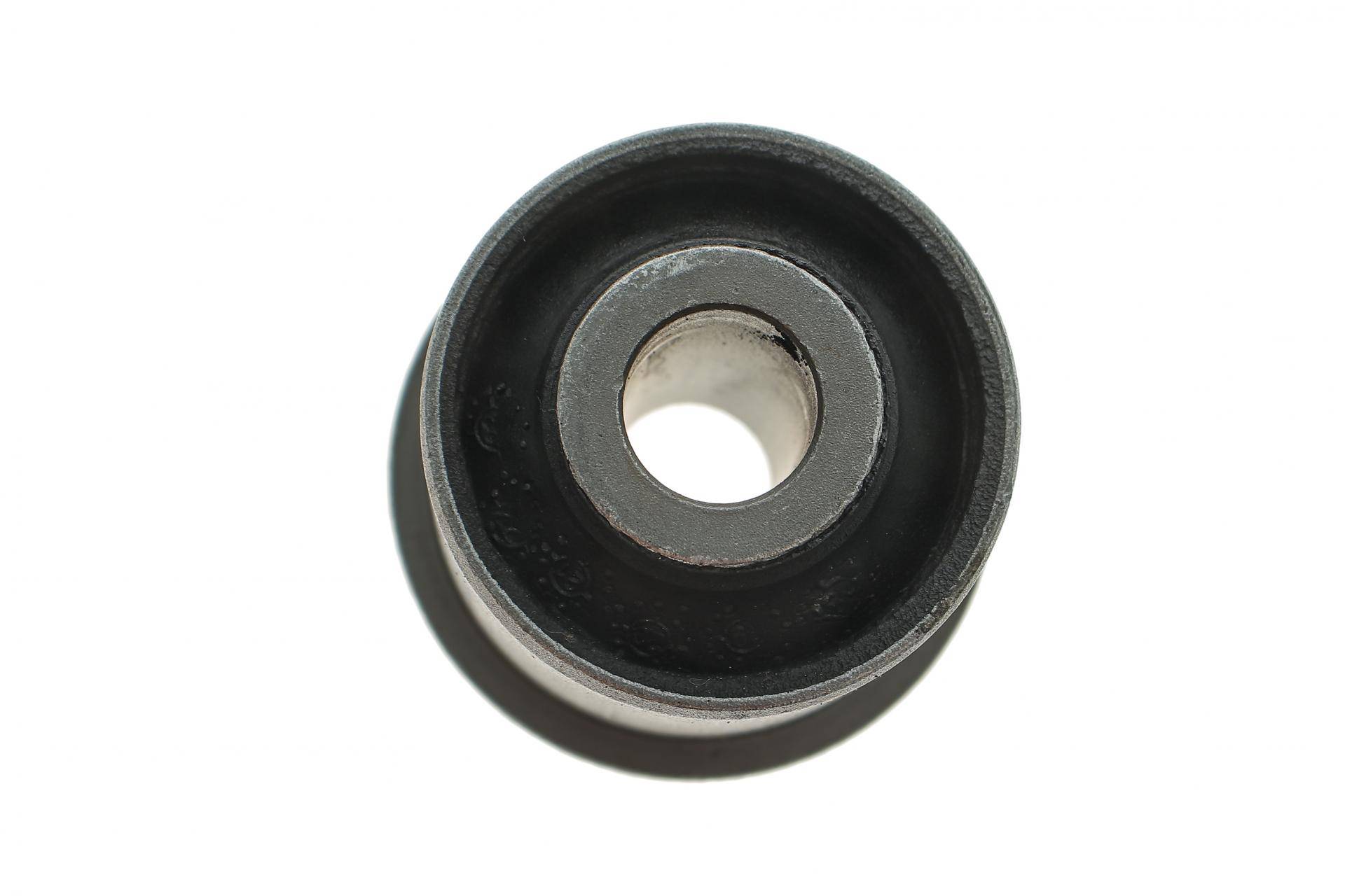 Сайлентблок важеля (переднього/зверху) Nissan Navara 2.5D 01-