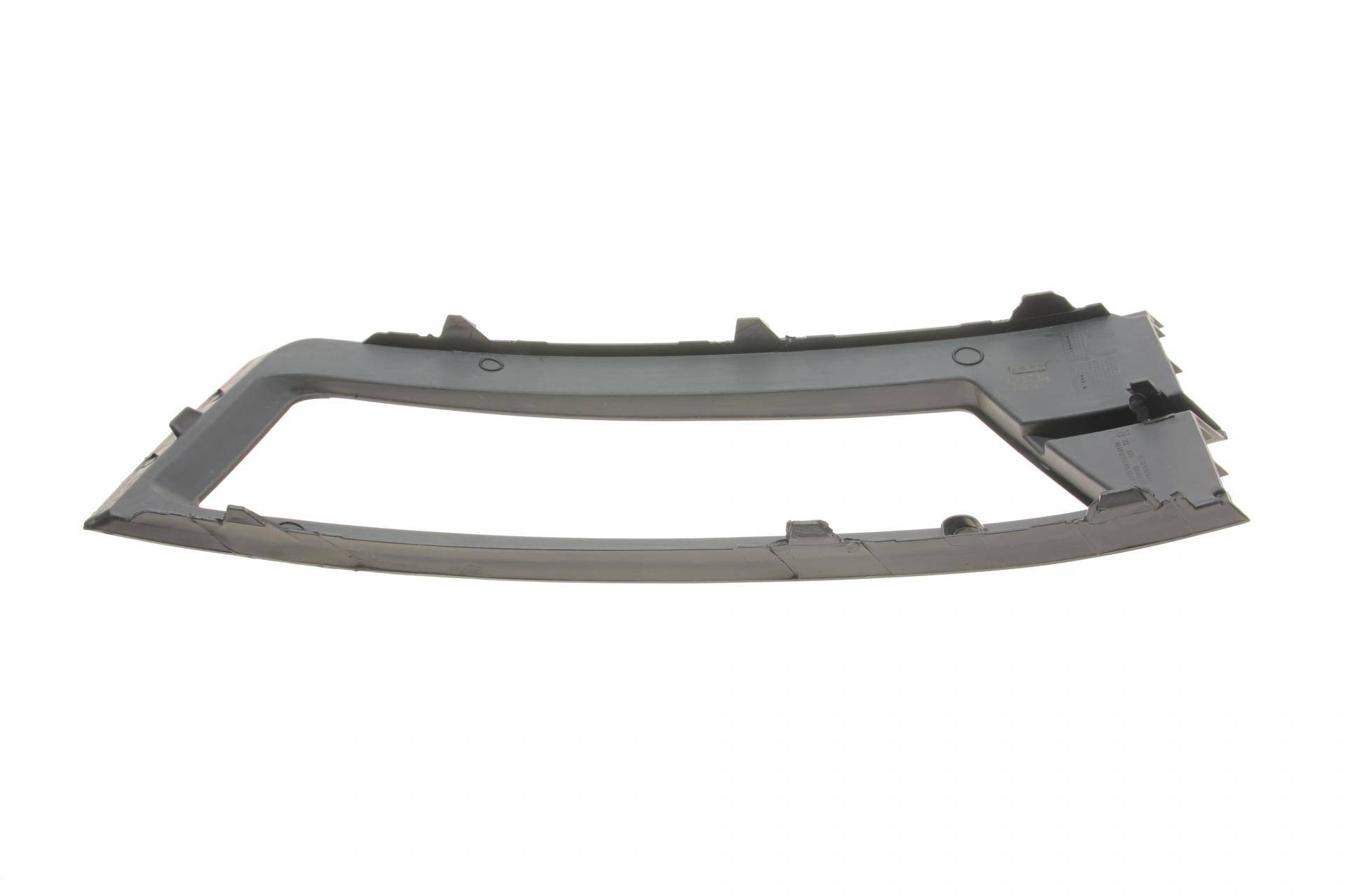 Вставка бампера (під протитуманку) Skoda Rapid 12-19 (R)