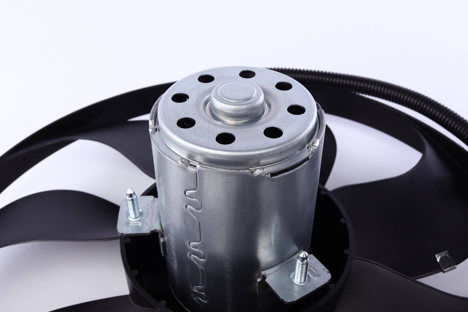 Вентилятор охолодження двигуна VW Bora/ Golf IV 1.6-2.0/1.9TDI 97-06