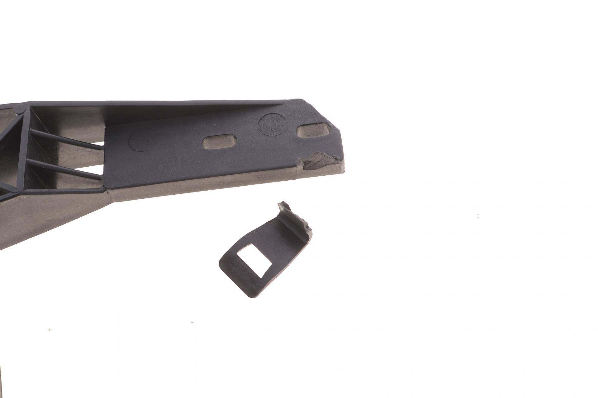 Вентилятор радіатора (електричний) Opel Vivaro/Renault Trafic 01- (пошкоджене кріплення)