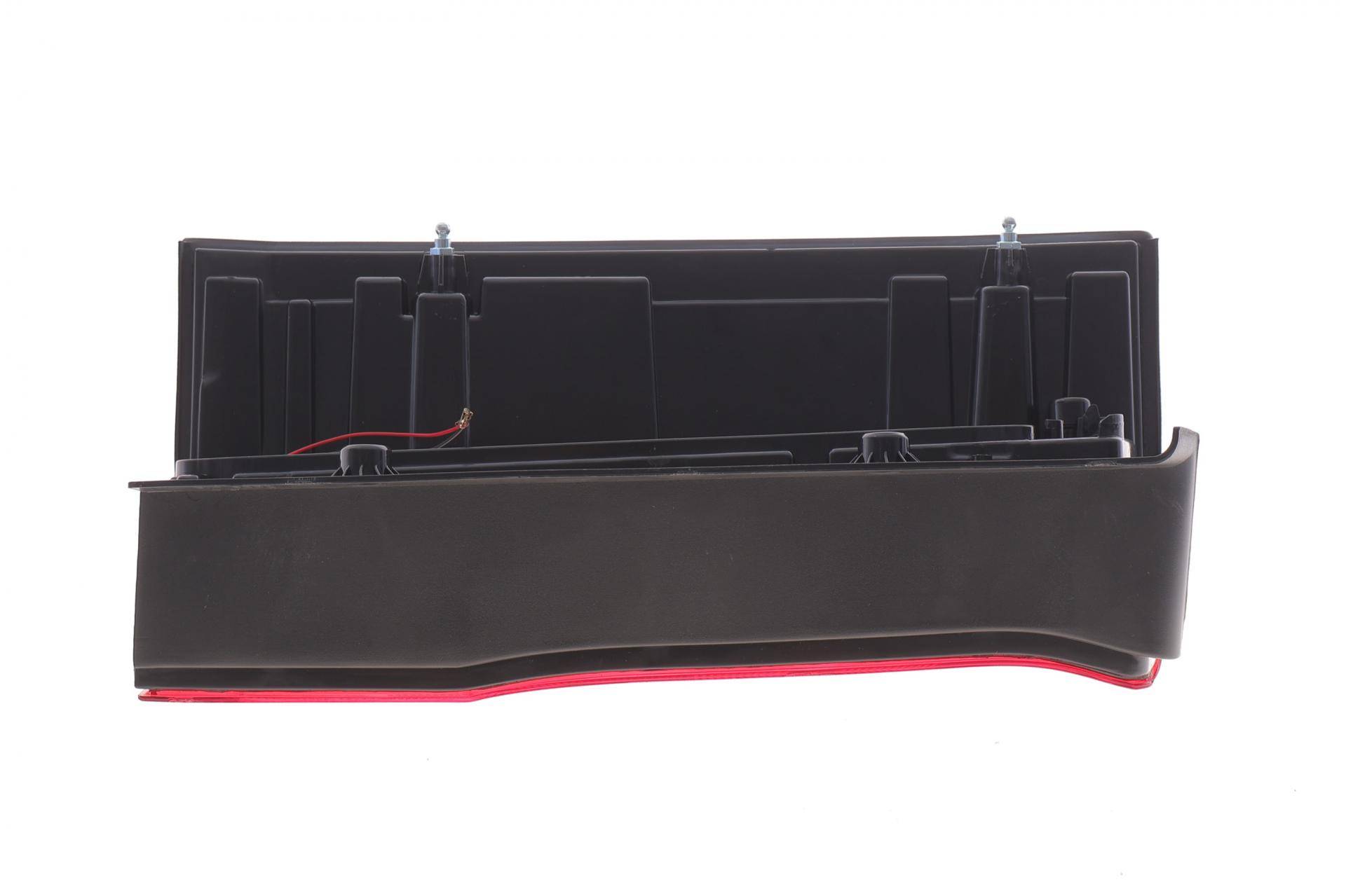 Ліхтар задній VW Crafter 17- (R)(незначне пошкодження)