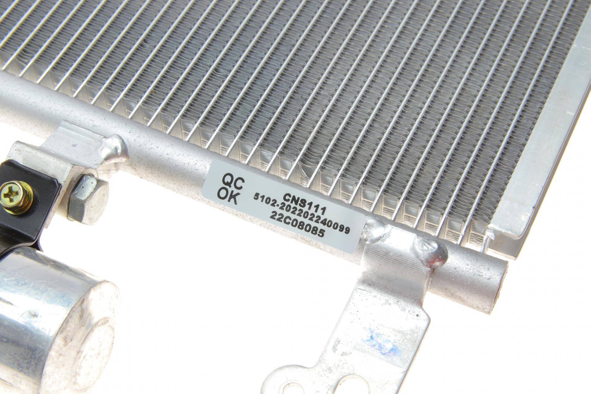 Радіатор кондиціонера (з осушувачем) Nissan Juke 1.2/1.6DIG-T/1.5dCi 10-