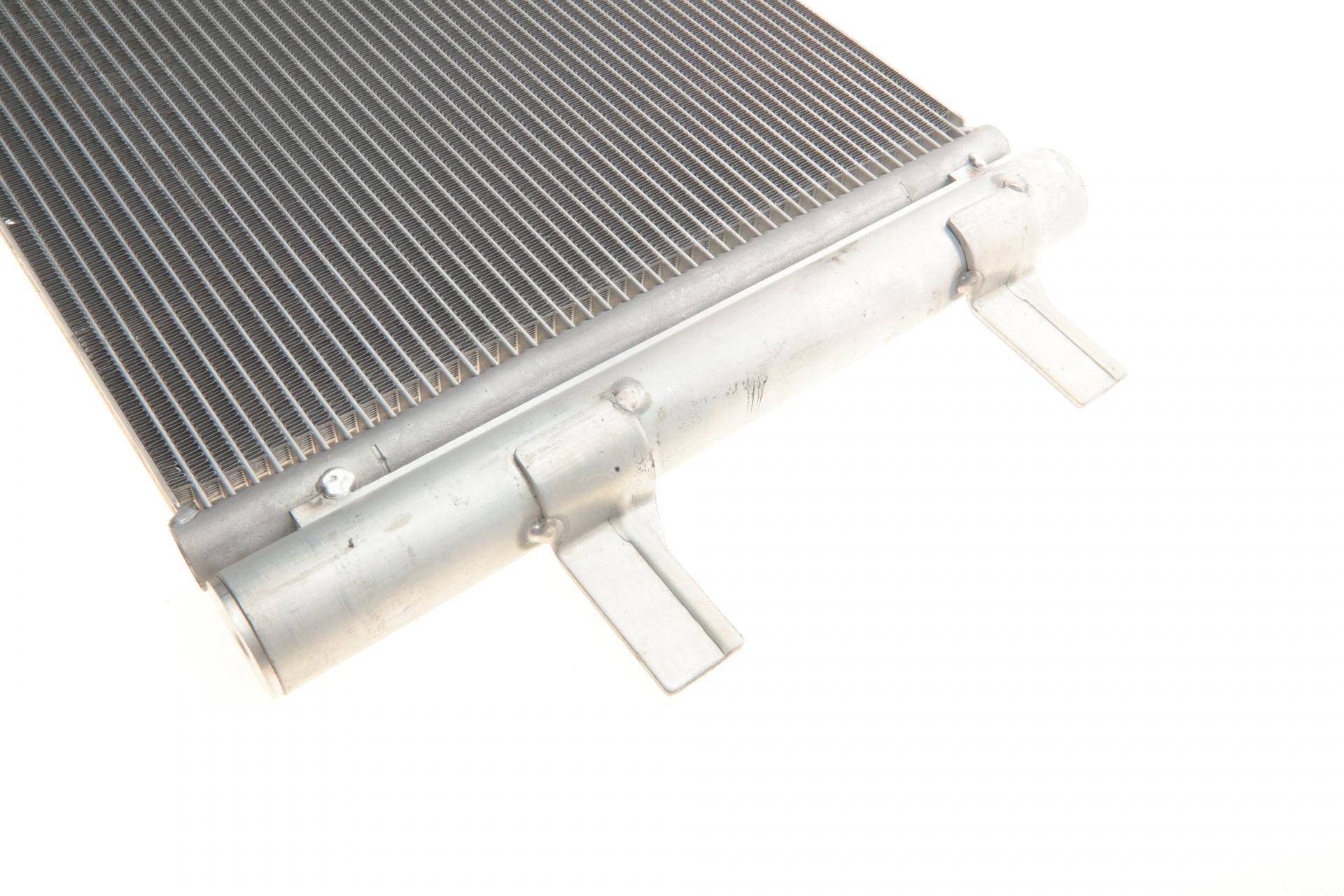 Радіатор кондиціонера (з осушувачем) BMW 1 (F40)/2 (F45/F44/F46)/X1 (F48)/X2 (F39) B37/B47 14-