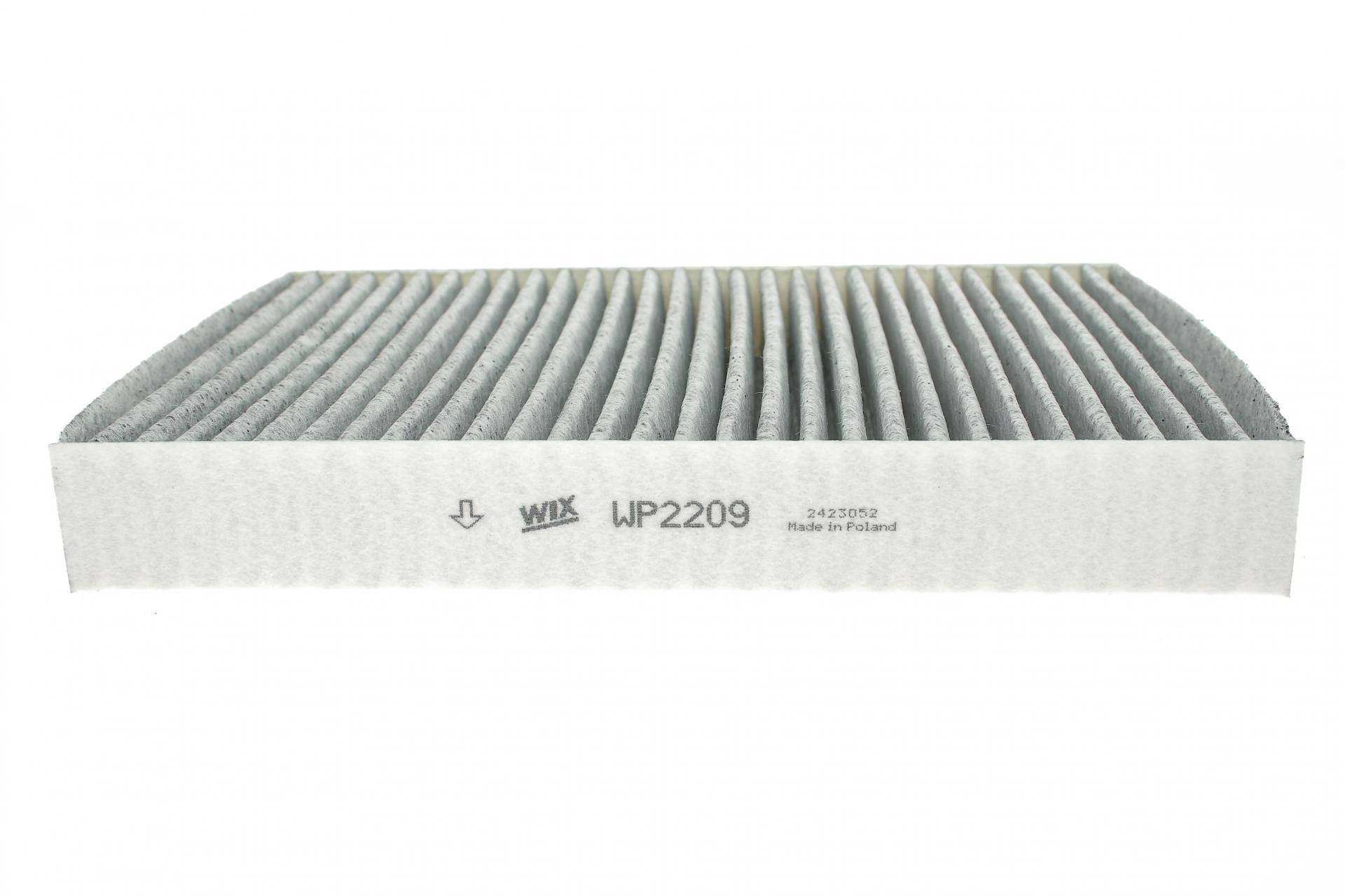 Фільтр салону BMW 5 (G30/F90)/7 (G11/G12) 15- (вугільний) (к-кт 2 шт.)