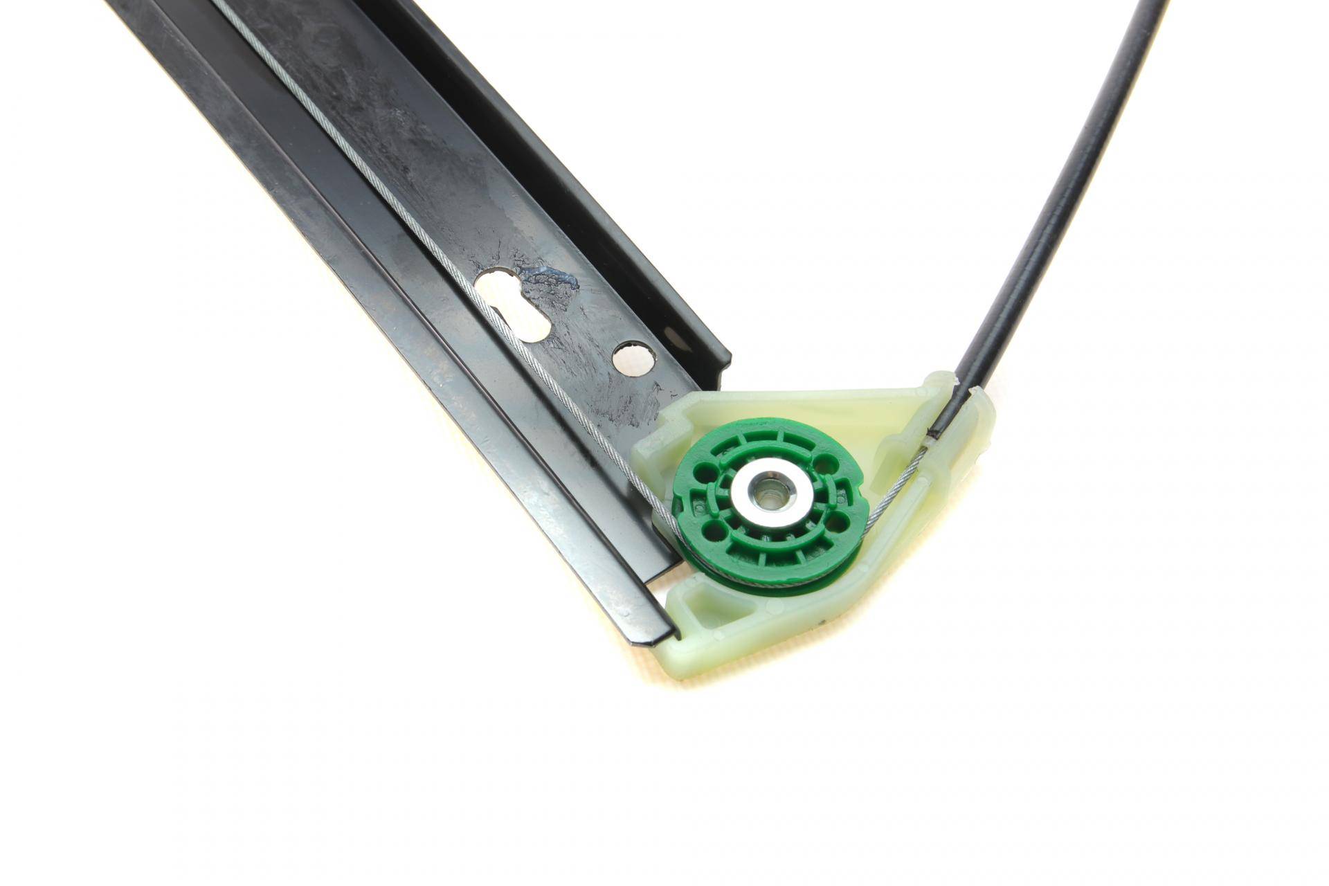 Склопідіймач (передній) Audi A6 97-05 (R) (електро) (без моторчика)