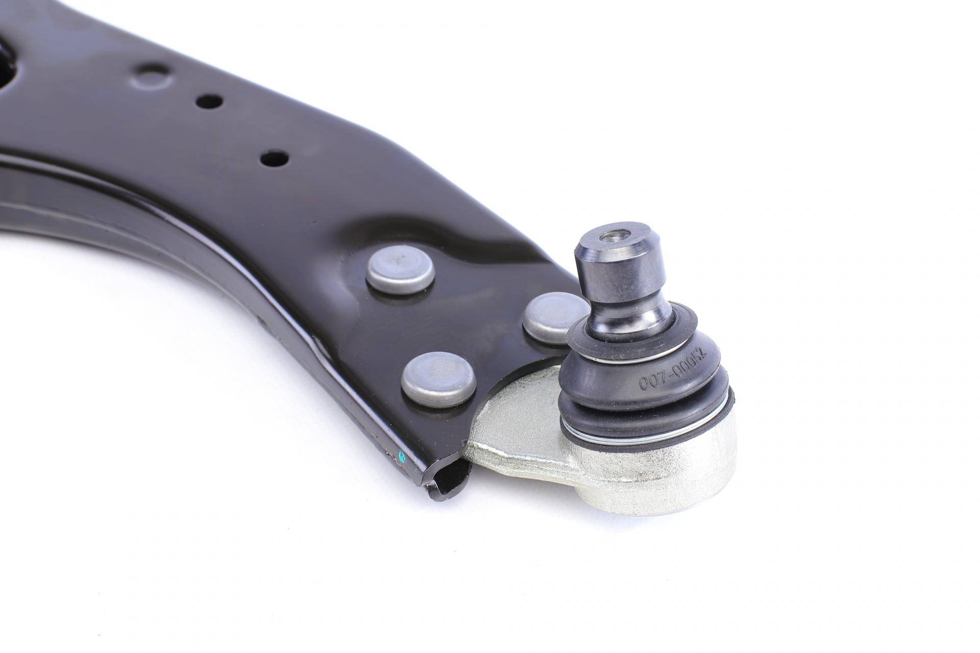 Важіль підвіски (передній/знизу) (R) Ford Focus III/C-Max II 10- (з кульовою d=21mm)