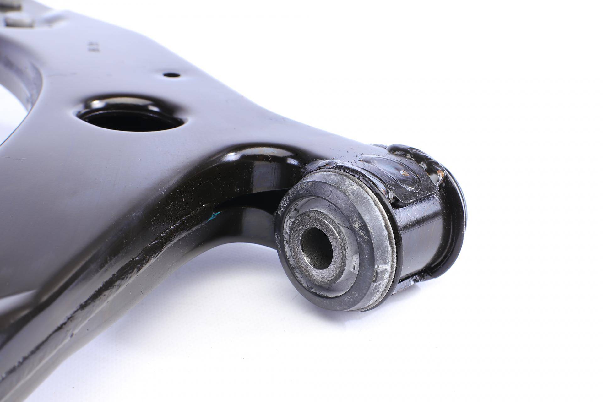 Важіль підвіски (передній/знизу) (R) Ford Focus III/C-Max II 10- (з кульовою d=21mm)