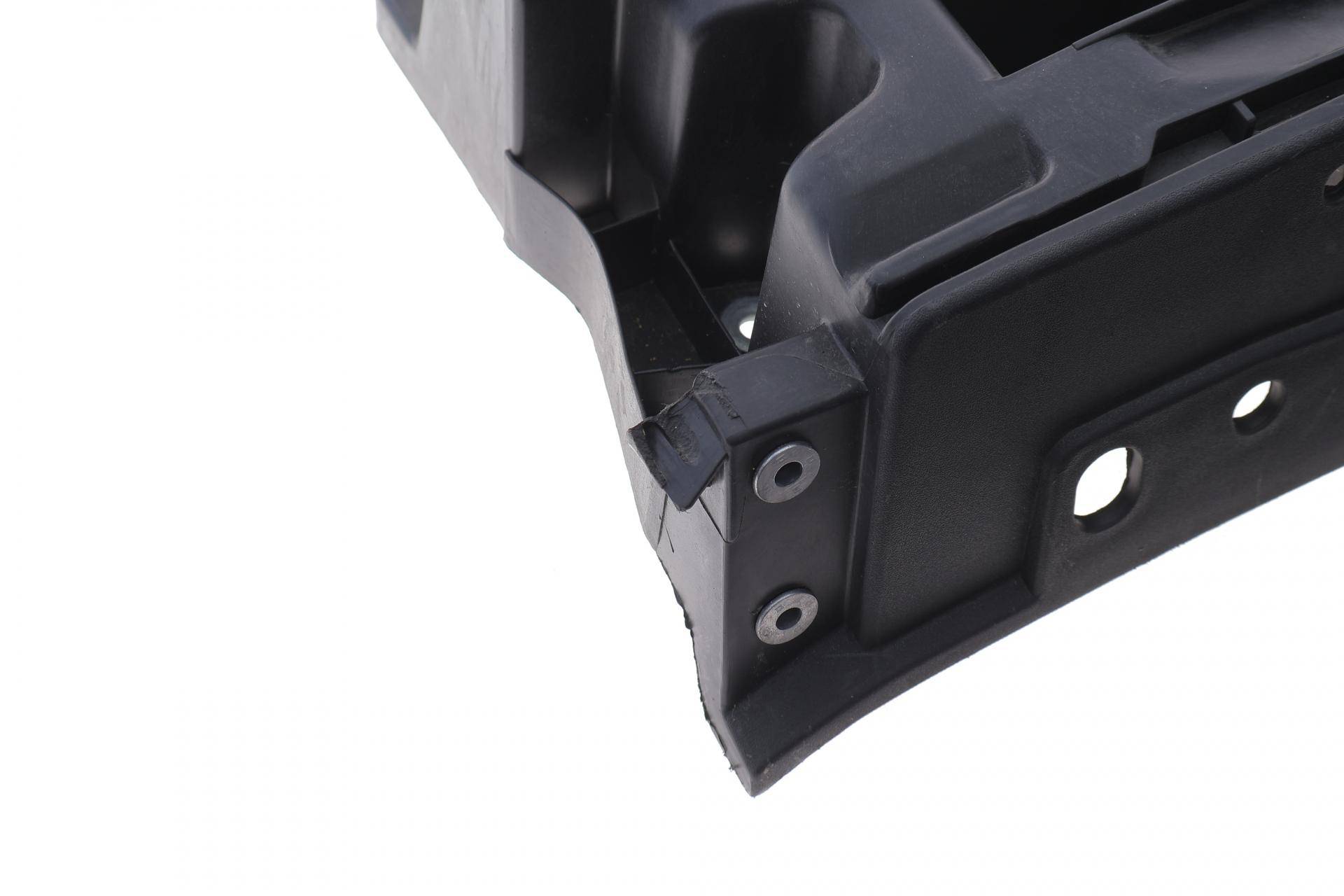 Панель передня (телевізор) VW Caddy IV 15-(незначне пошкодження)