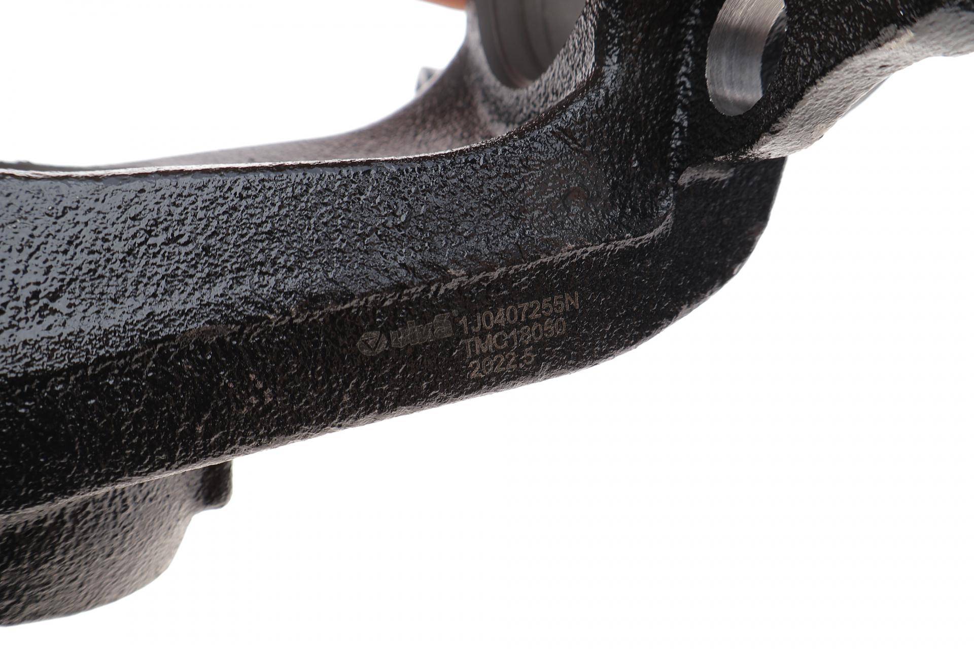 Кулак поворотний (цапфа) Skoda Octavia/VW Golf IV 97-10 (L)