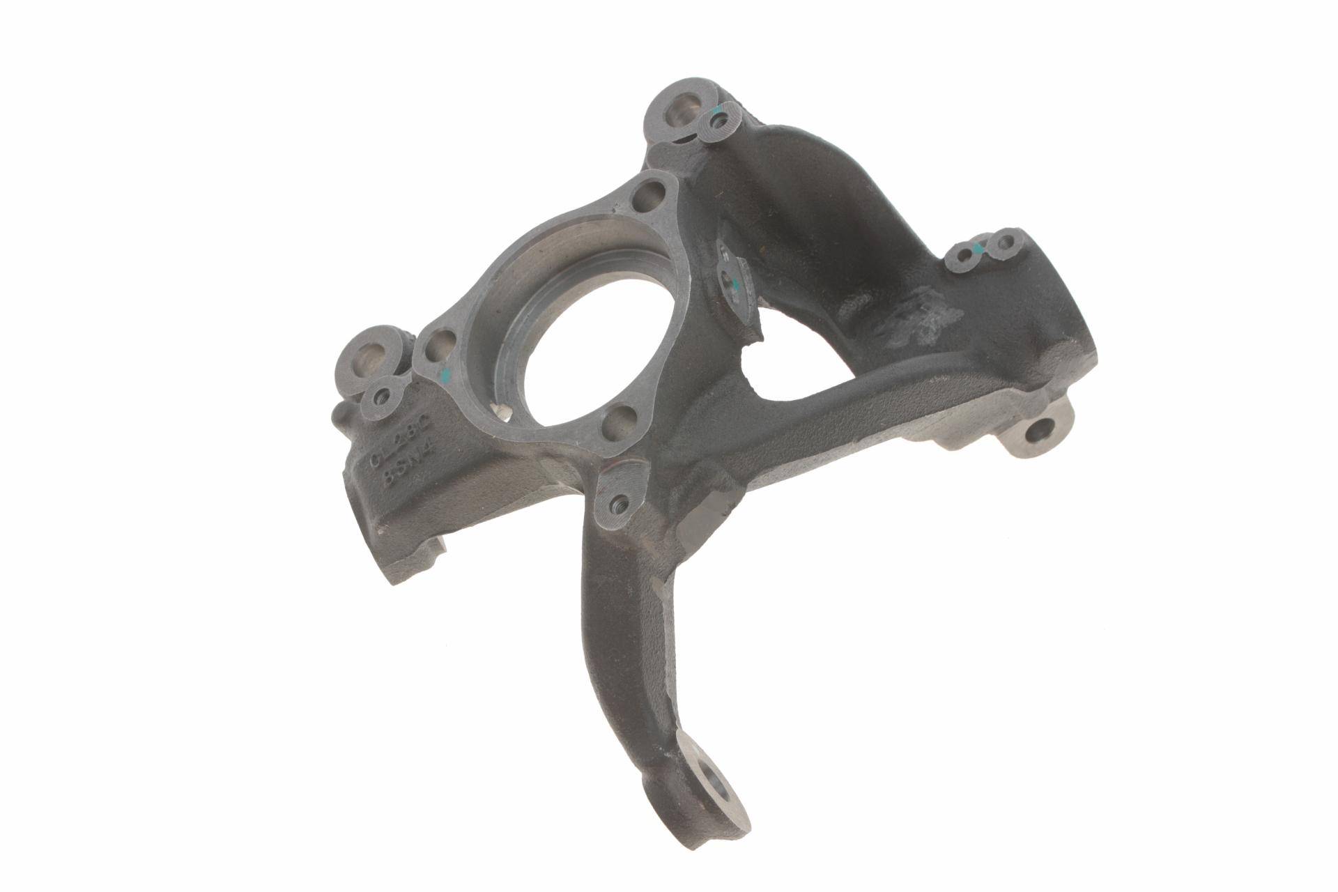 Кулак поворотний (цапфа) VW Golf 14- (L) (OE VAG)