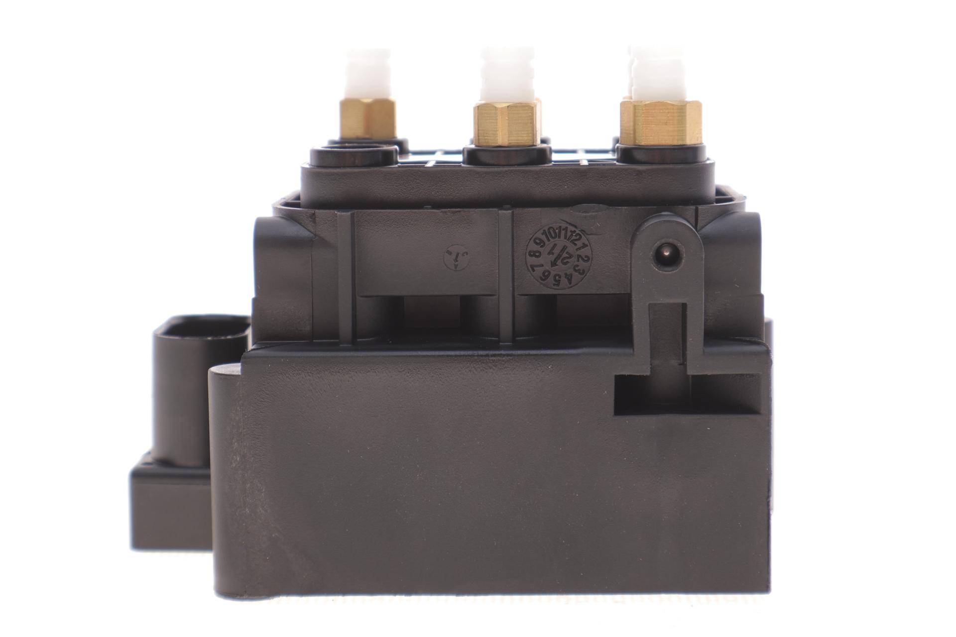 Клапан пневмопідвіски MB C-class (W205) 14-