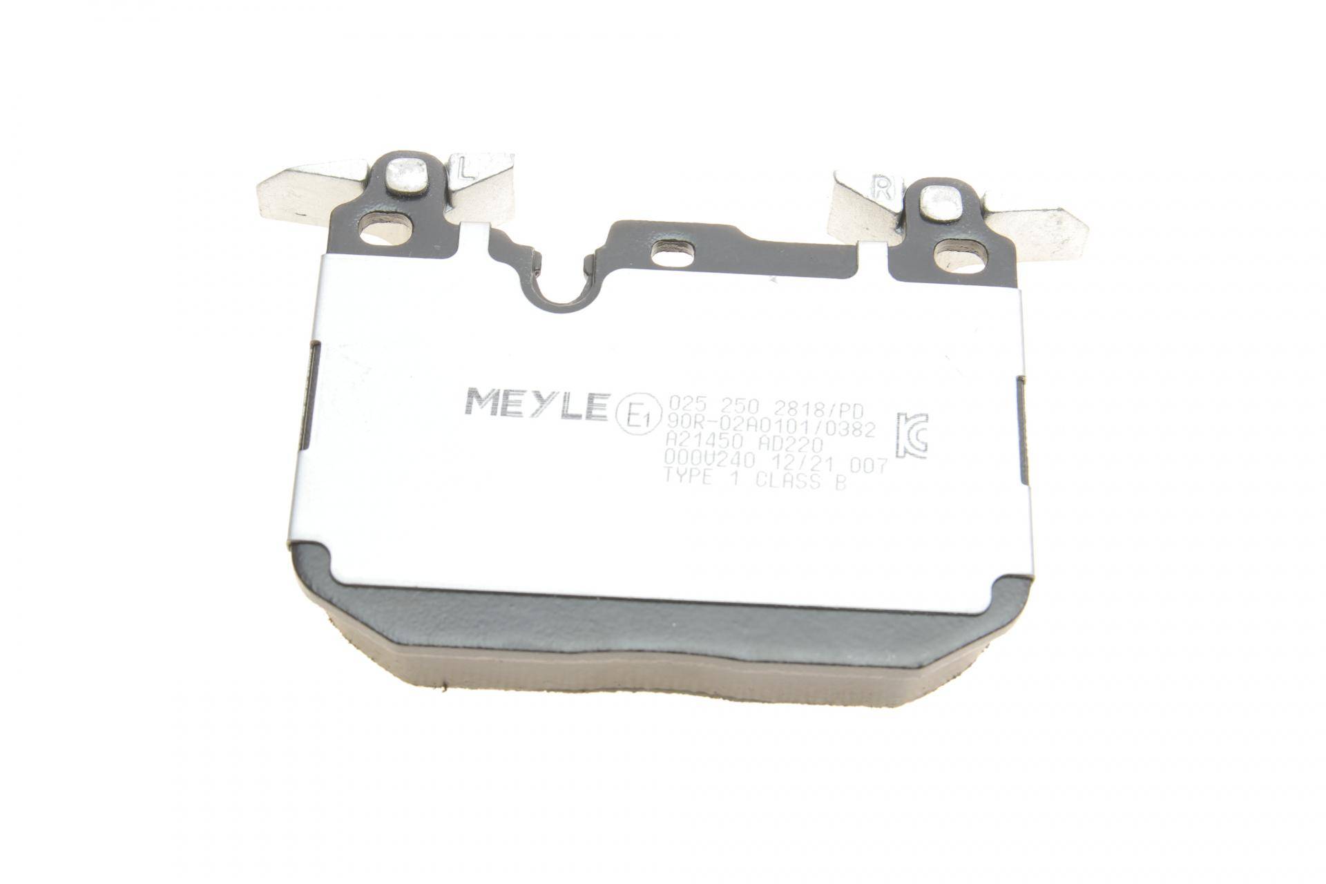 Колодки гальмівні (передні) BMW 1 (F20/F21)/ 3 (F30/F31/F34)/ i8 (I12) 11- (Brembo) B47/N13/N47/N55