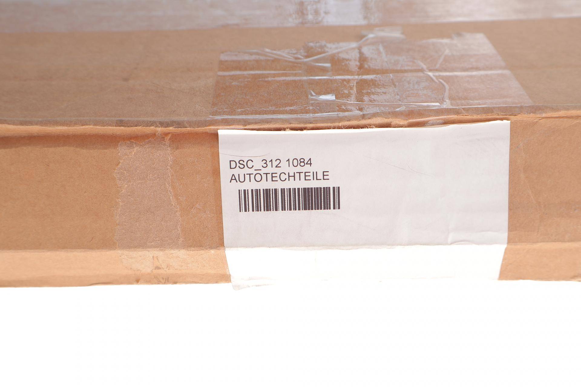 Дифузор радіатора Audi A4 15-/A5 17-/A6 19-/Q5 17-/A7/Q7 15-/Q8 18-/VW Touareg 18-23(пошкоджена направляюча)