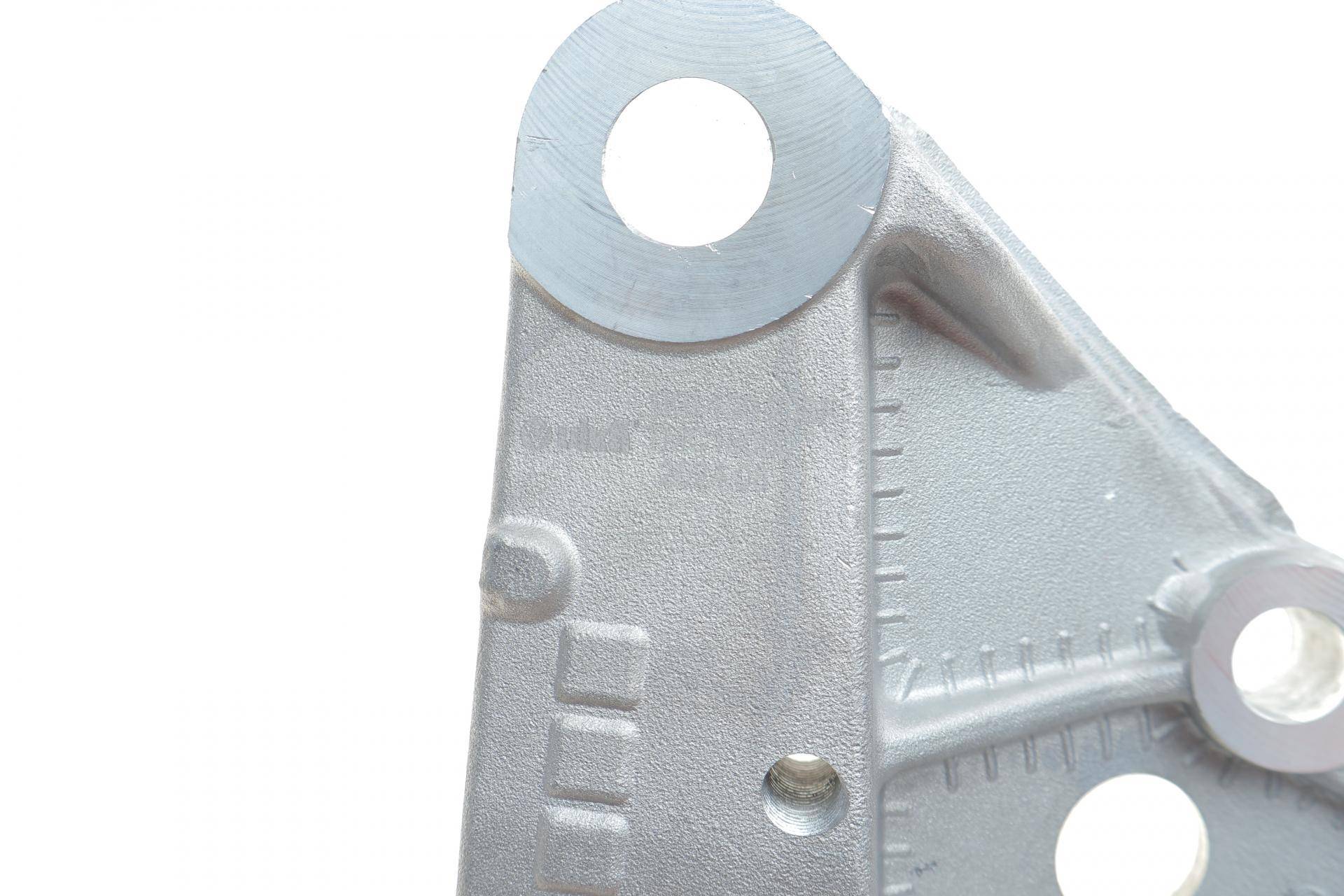 Кронштейн балки (передньої/R) VW Caddy III/IV 04-20