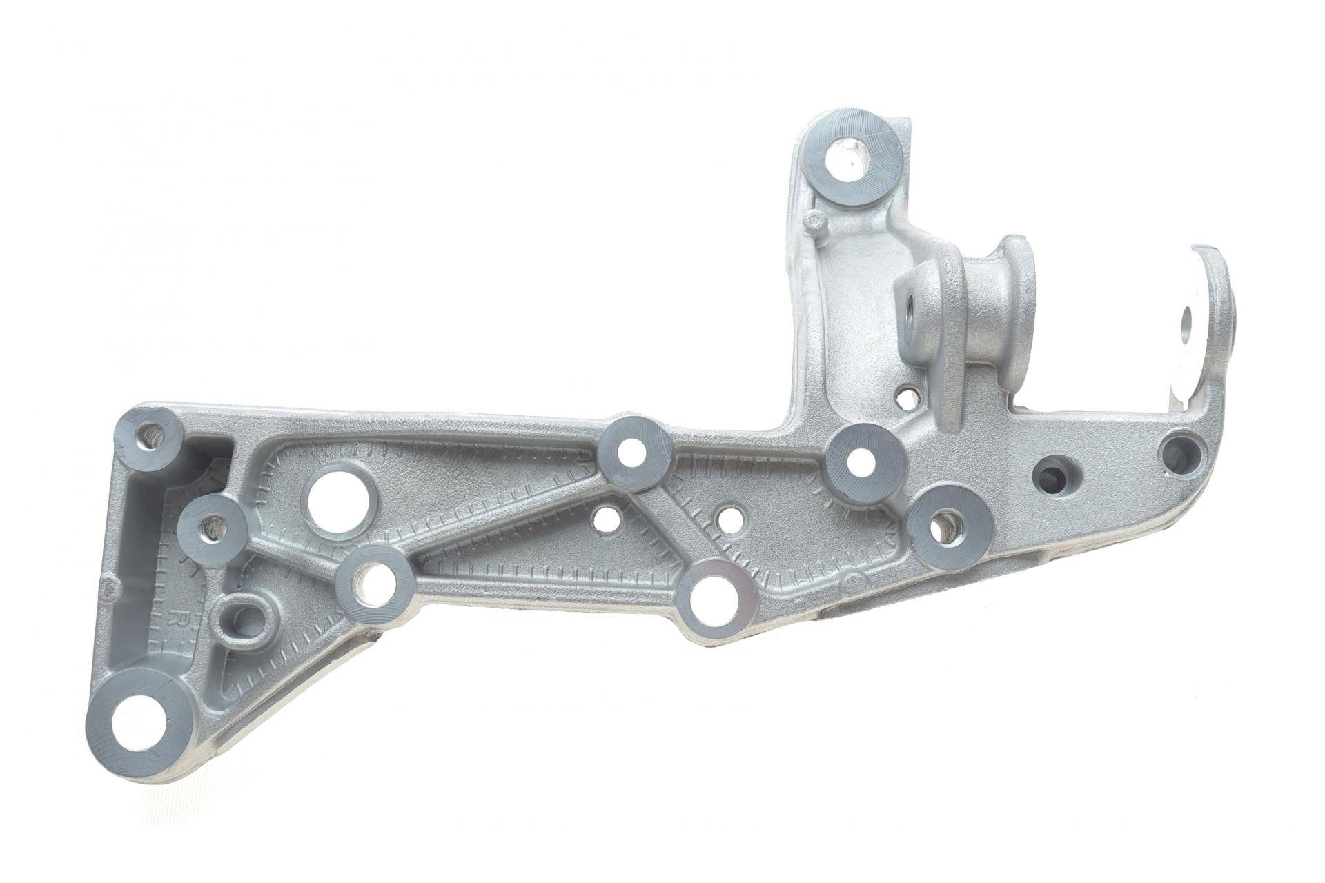 Кронштейн балки (передньої/R) VW Caddy III/IV 04-20