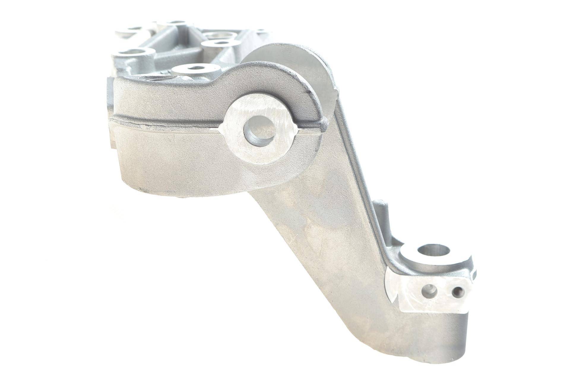 Кронштейн балки (передньої/R) VW Caddy III/IV 04-20