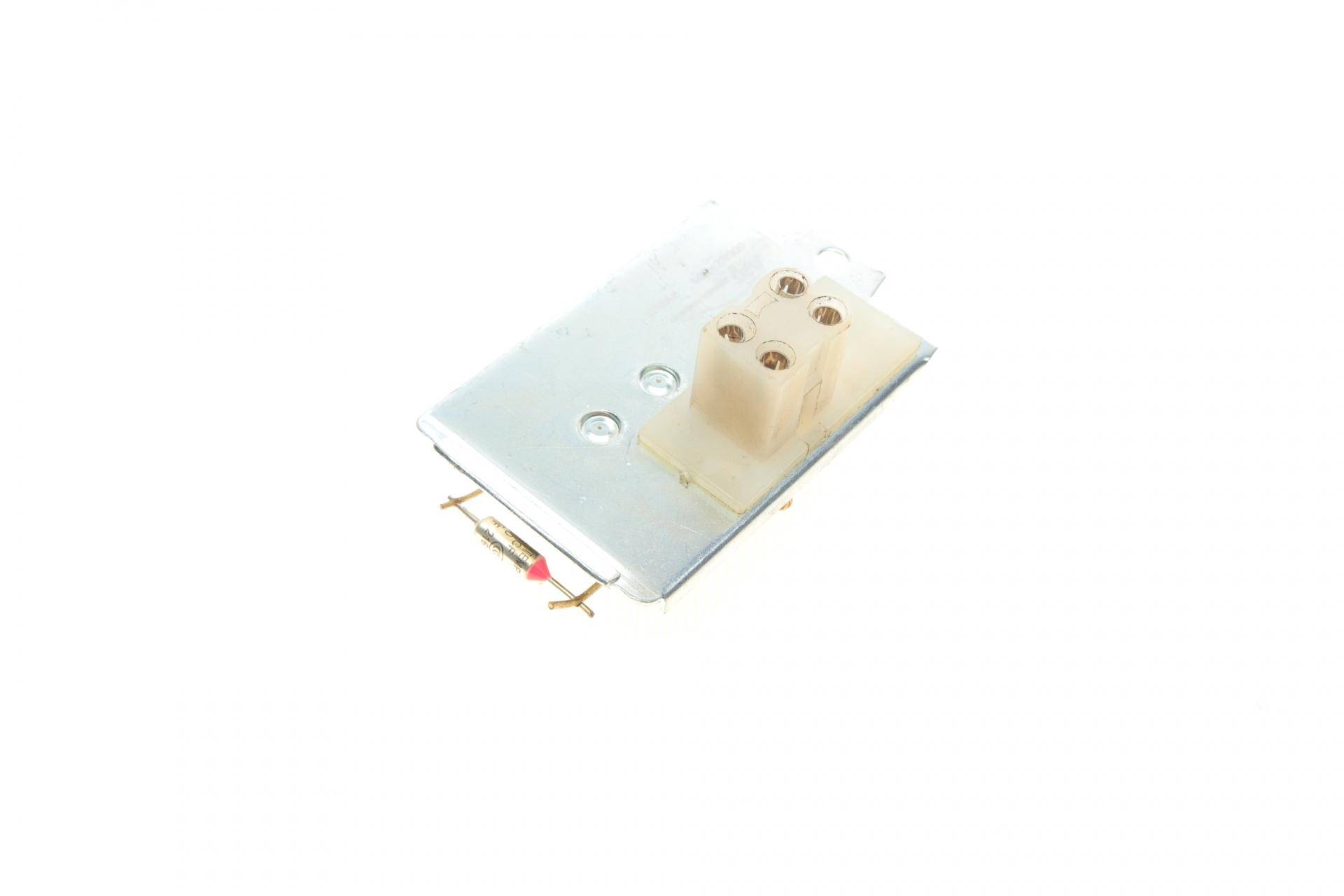 Реостат пічки Audi 80/ VW Jetta II/ Passat -97