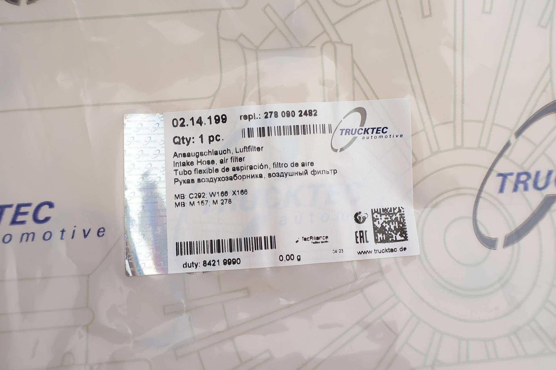 Патрубок фільтра повітряного MB M-class (W166) 11-15 (R)