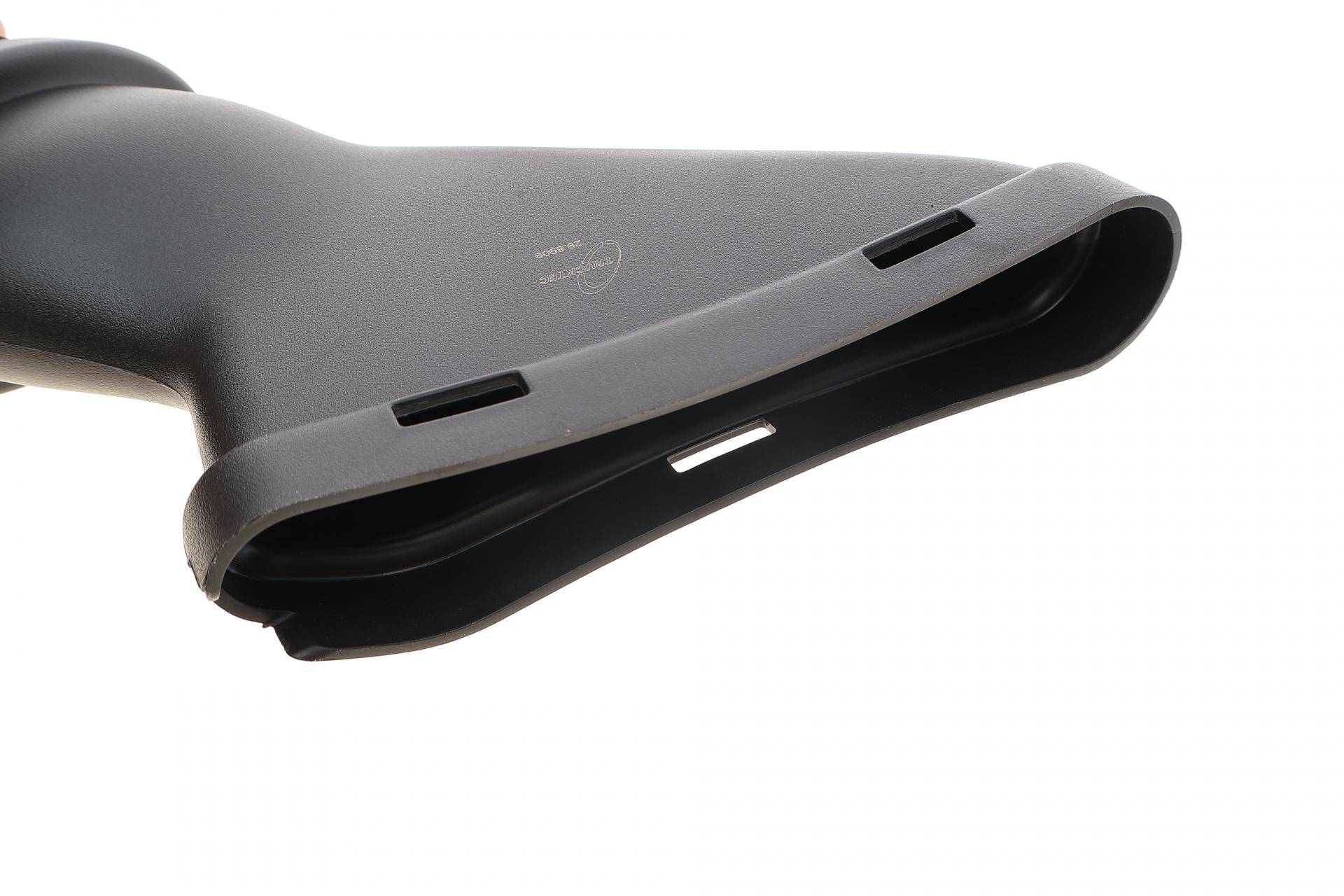 Патрубок фільтра повітряного MB M-class (W166) 11-15 (R)