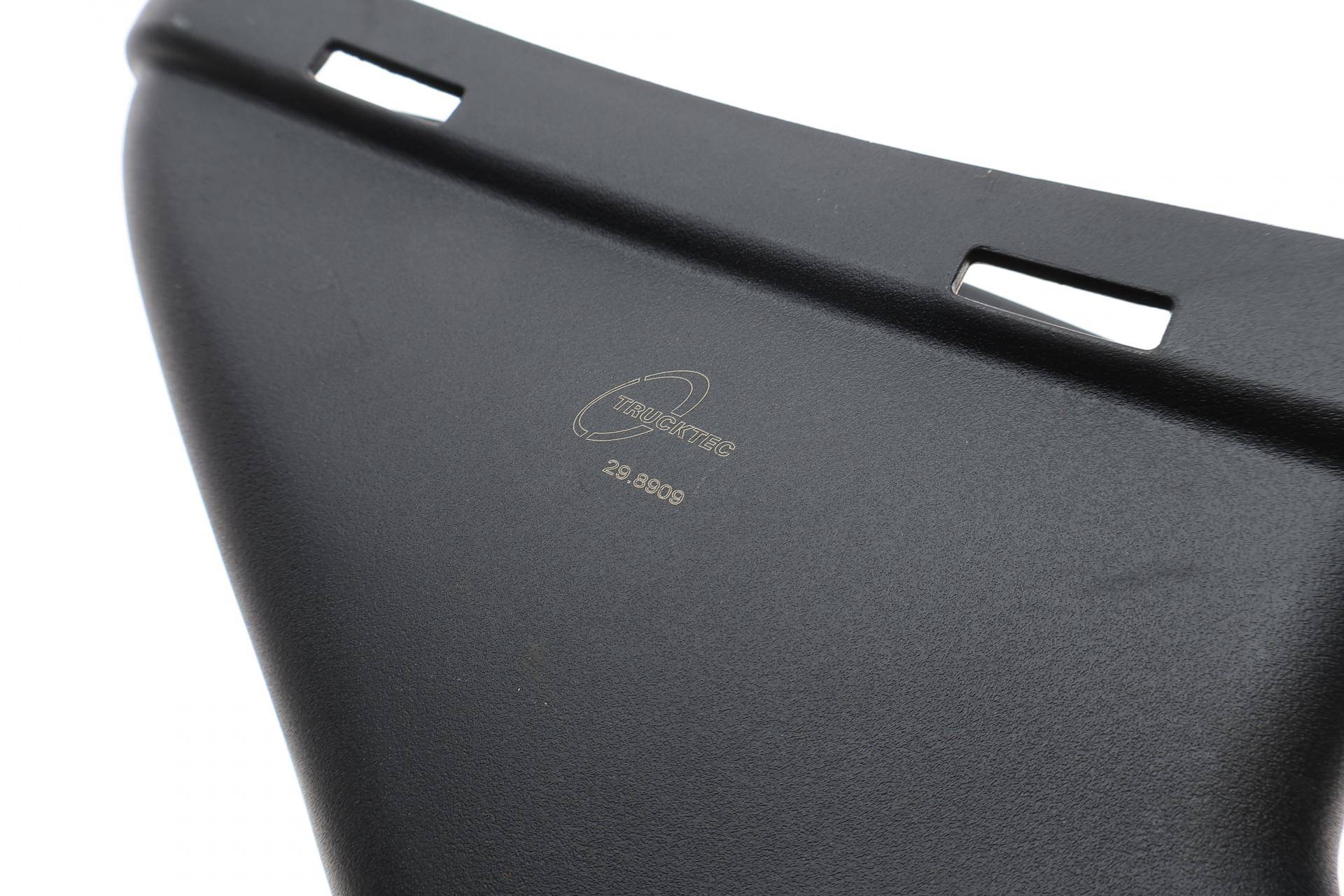 Патрубок фільтра повітряного MB M-class (W166) 11-15 (R)