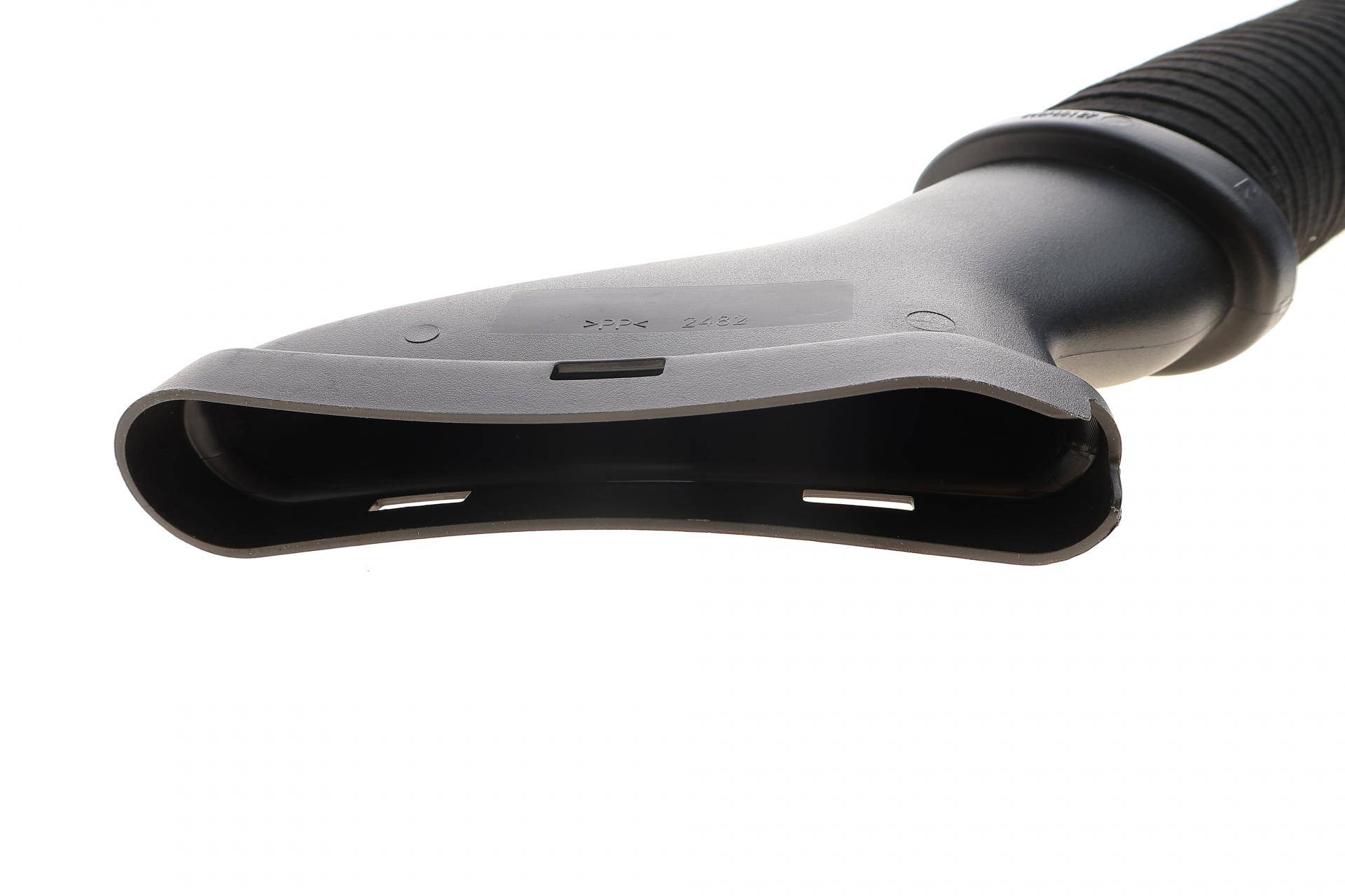 Патрубок фільтра повітряного MB M-class (W166) 11-15 (R)