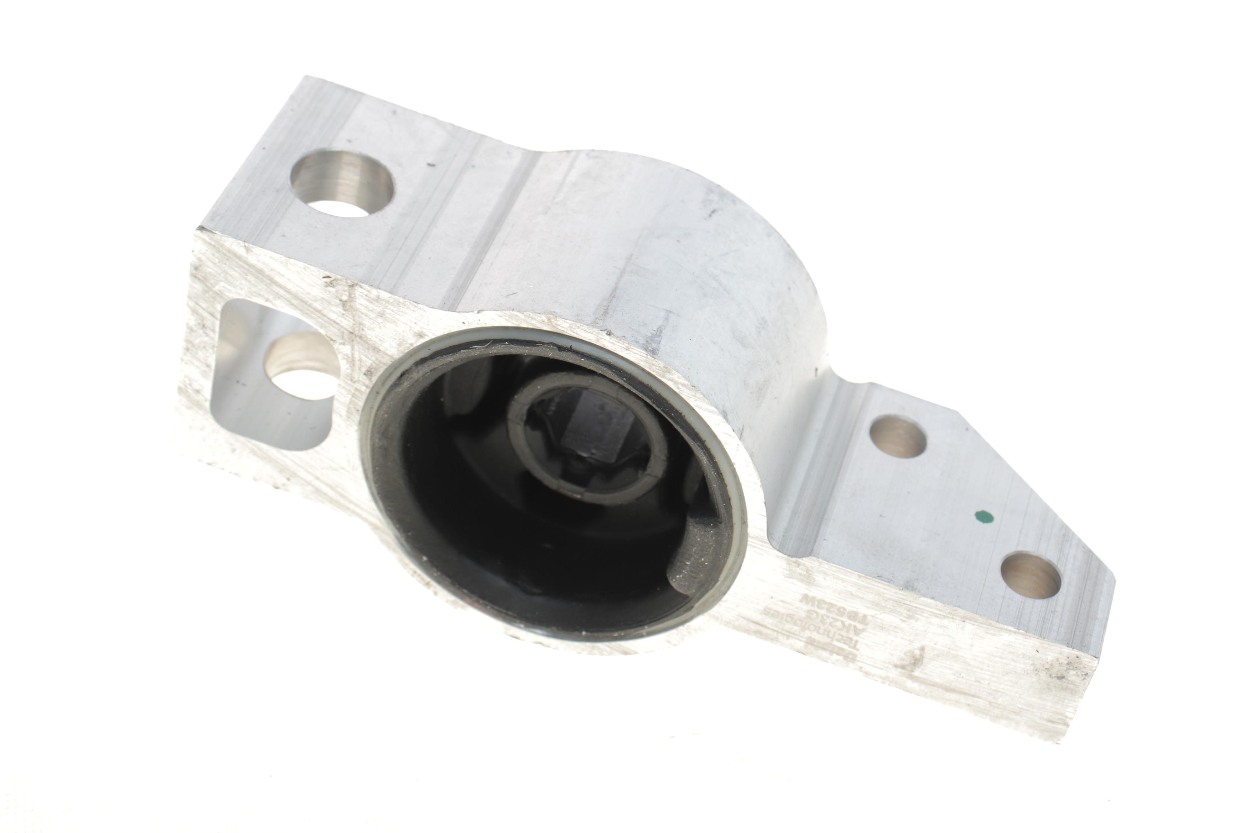 Сайлентблок важеля (переднього/ззаду) VW Caddy 03- (R)