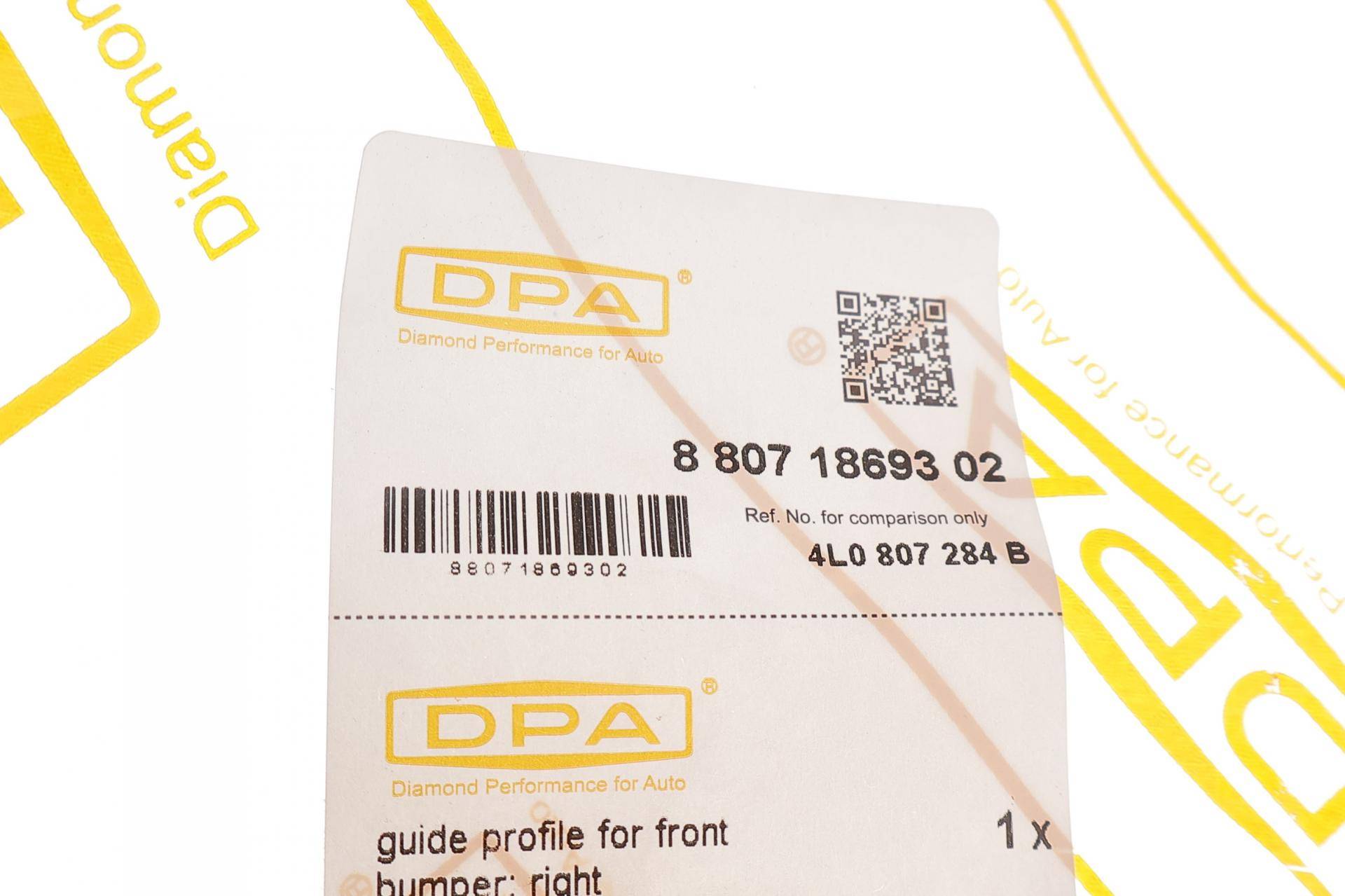 Кронштейн кріплення бампера (переднього/R) Audi Q7 06-15