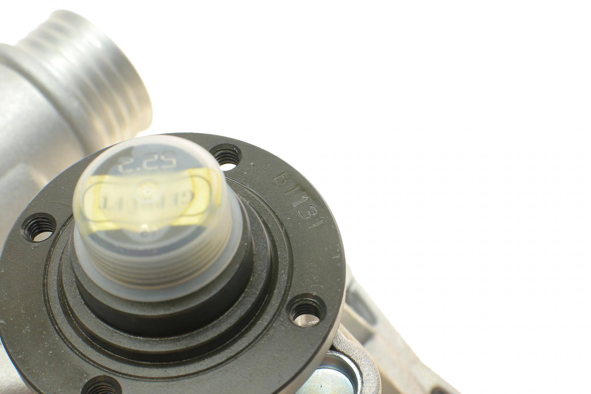 Помпа води BMW 5 (E39) 540i 96-03