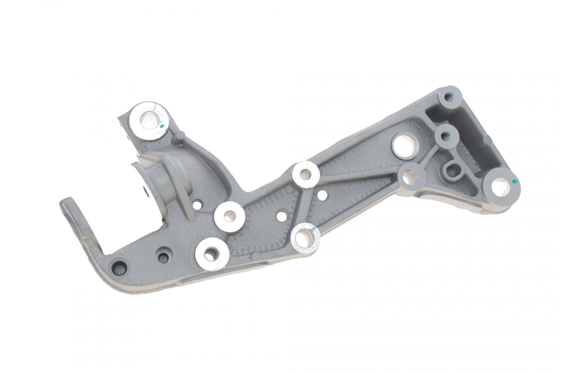 Кронштейн балки (передньої/L) VW Caddy III/IV 04-20