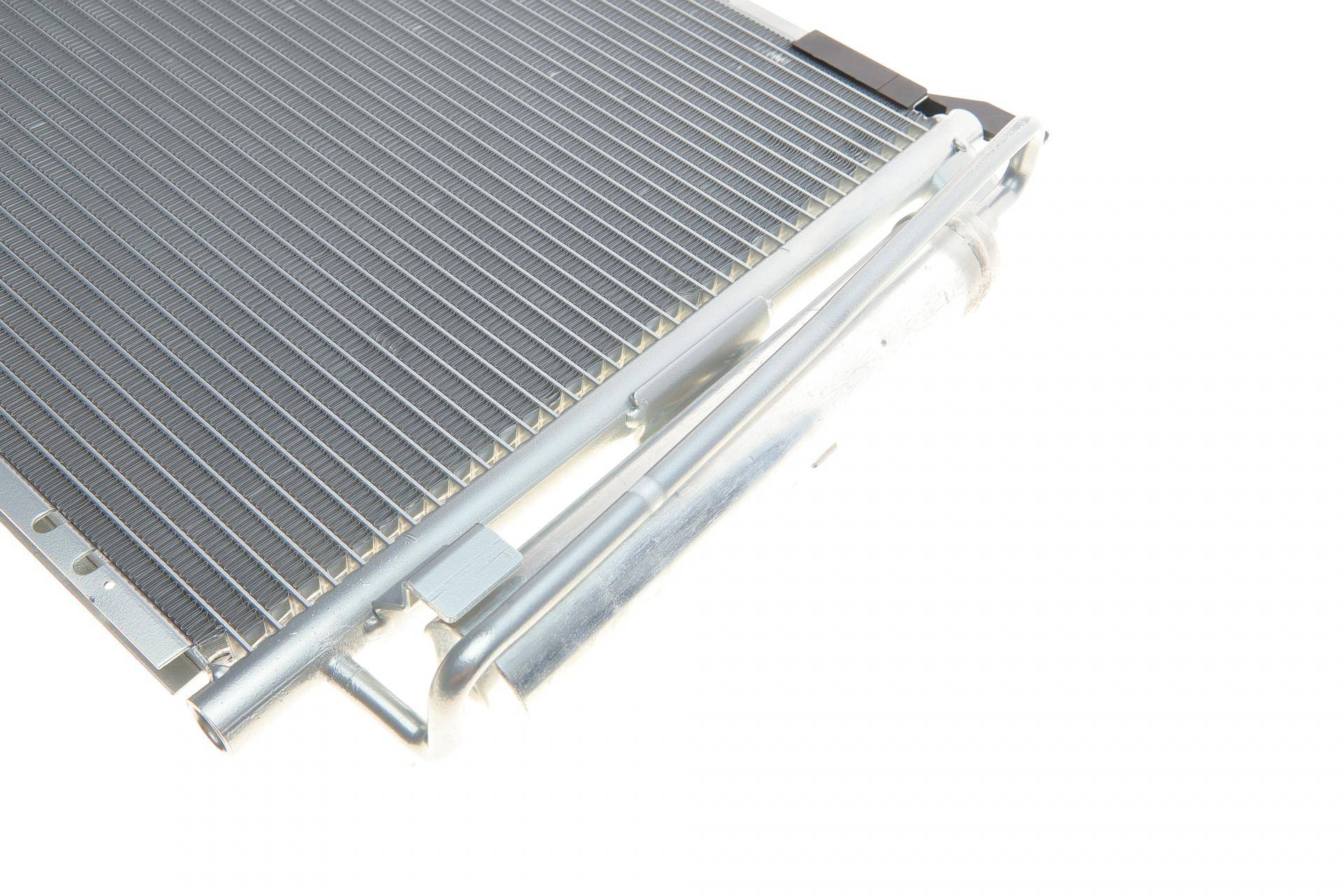 Радіатор кондиціонера Renault Clio 1.2-2.0 01-