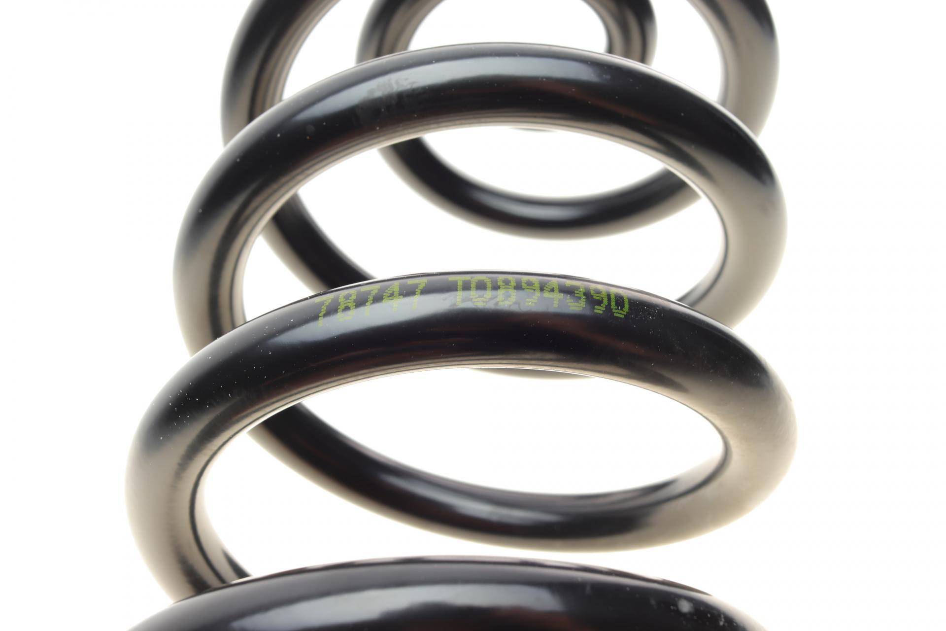 Пружина (задня) Audi A4 1.8T/1.9-2.7TDI/2.0-3.0 01-08 (седан/унив)(со спорт.х.ч) (ос:Incl.S-line)