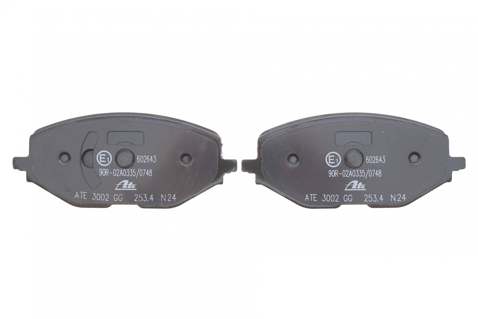 Колодки гальмівні (передні) Audi A3/Skoda Octavia/Seat Leon/VW Golf VIII 19-/Caddy 20- (+датчик) (Lucas/TRW)